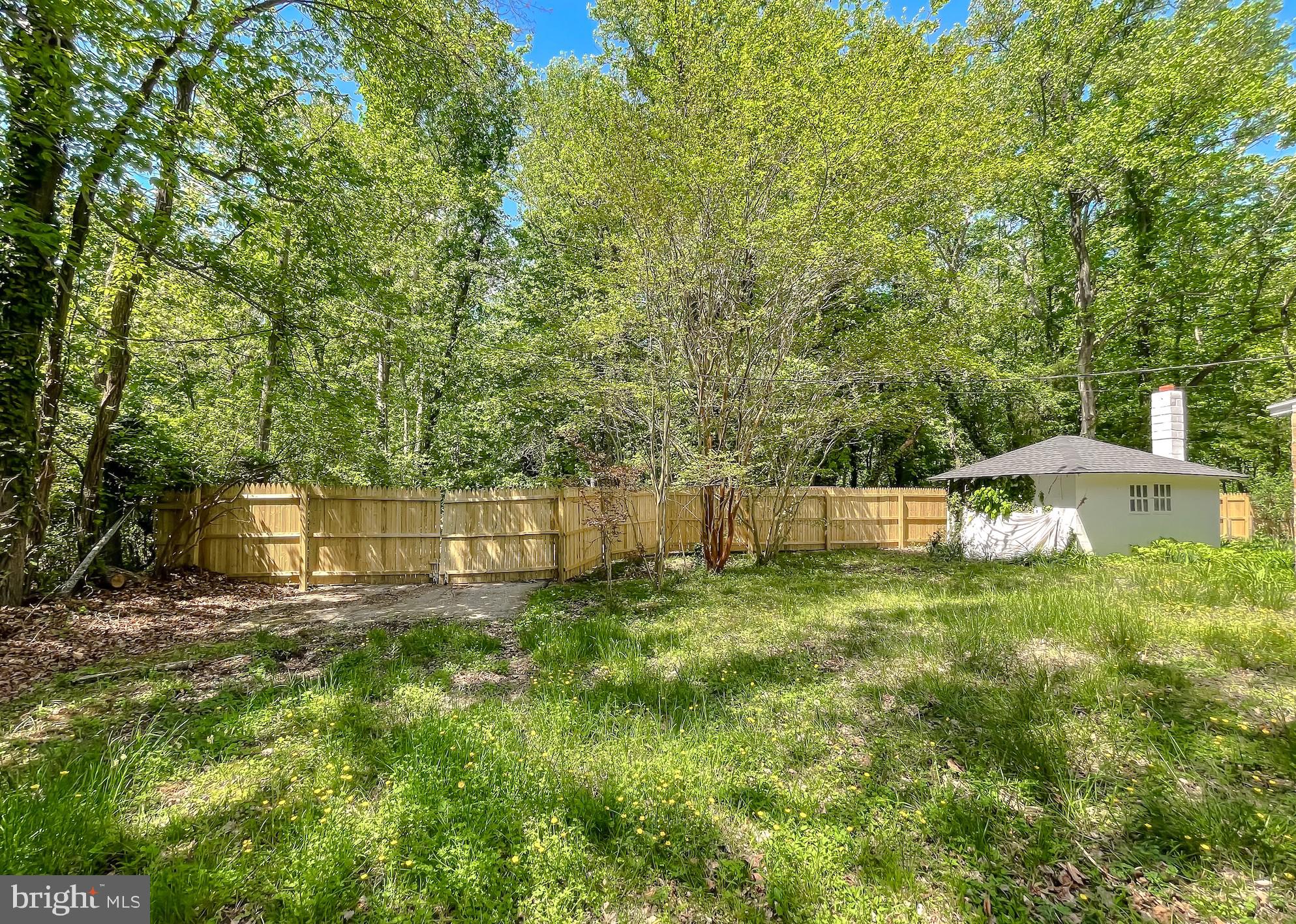 BREEZY POINT - Residential