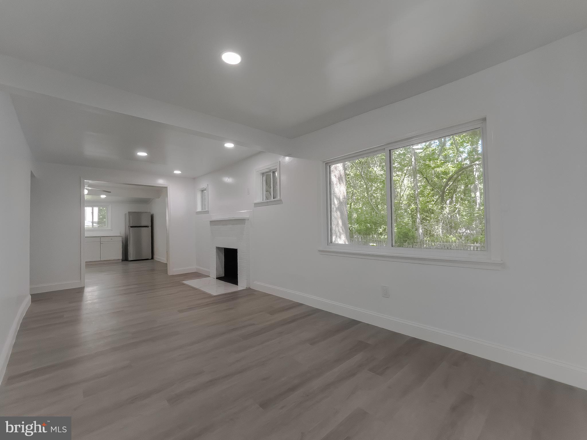 BREEZY POINT - Residential