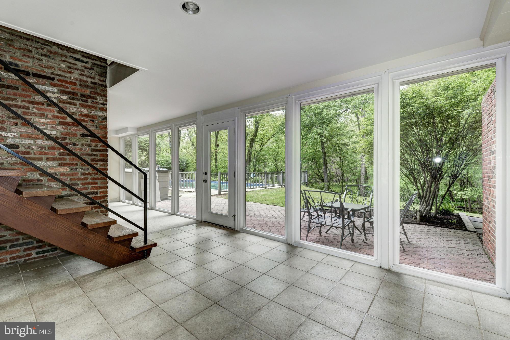 HOLLINRIDGE - Residential