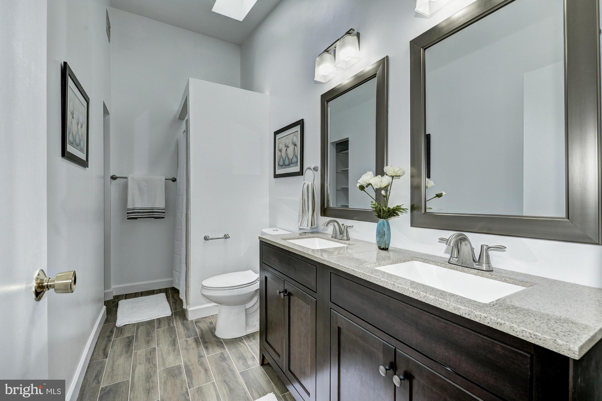 HOLLINRIDGE - Residential