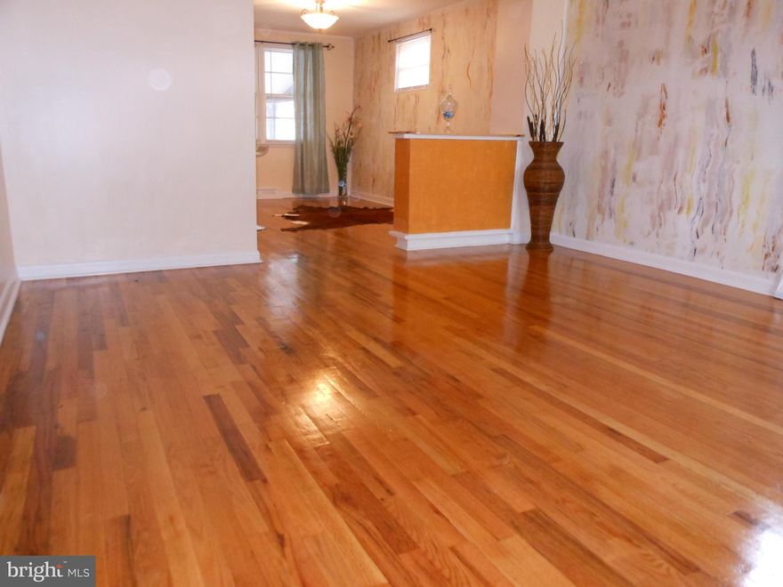 Beautifully rehabbed 3BR 1.5BA EOG TH With Fenced Yard; Parking Pad, Sunroom; NEW Central AC; NEW SS Appliances w/Warranties; Granite Counter-tops; Breakfast Bar; Italian Venetian Plaster Throughout; Gleaming Hardwoods on Main and UL; Additional Living Space in Finished Basement This home qualifies for Balto.City Homebuyer incentives & the SELLER IS WILLING TO HELP WITH CLOSING ASSISTANCE!