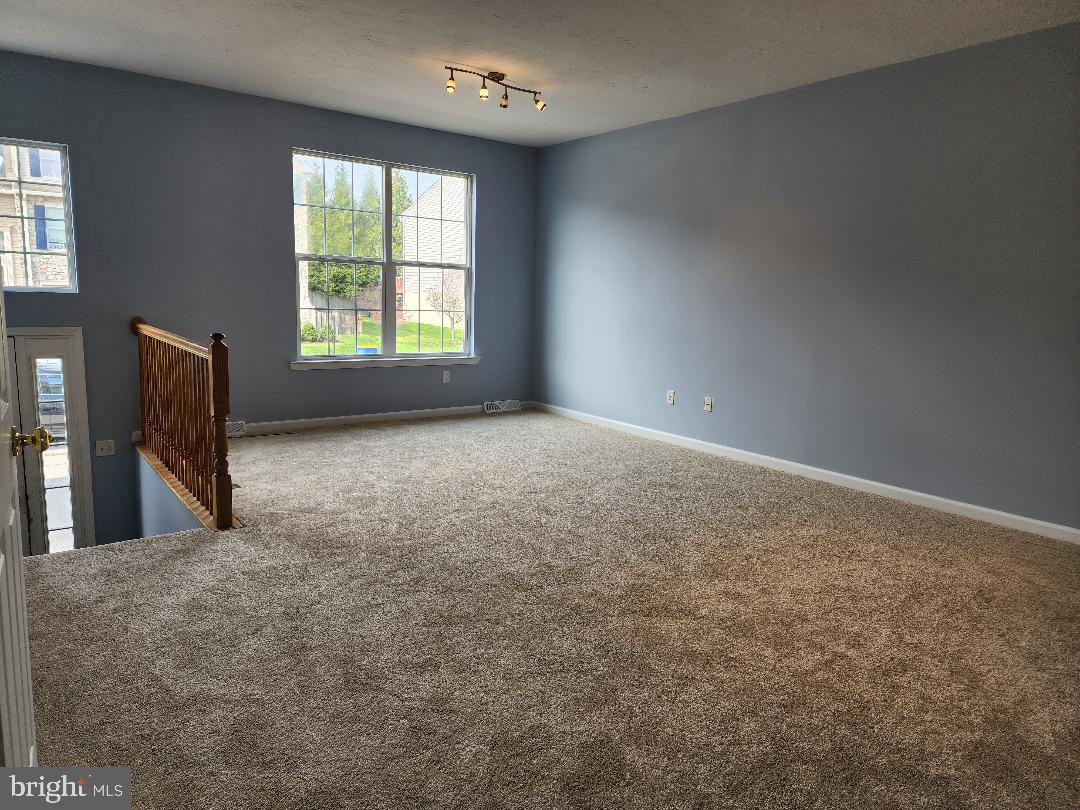 COLONIAL HILLS - Residential