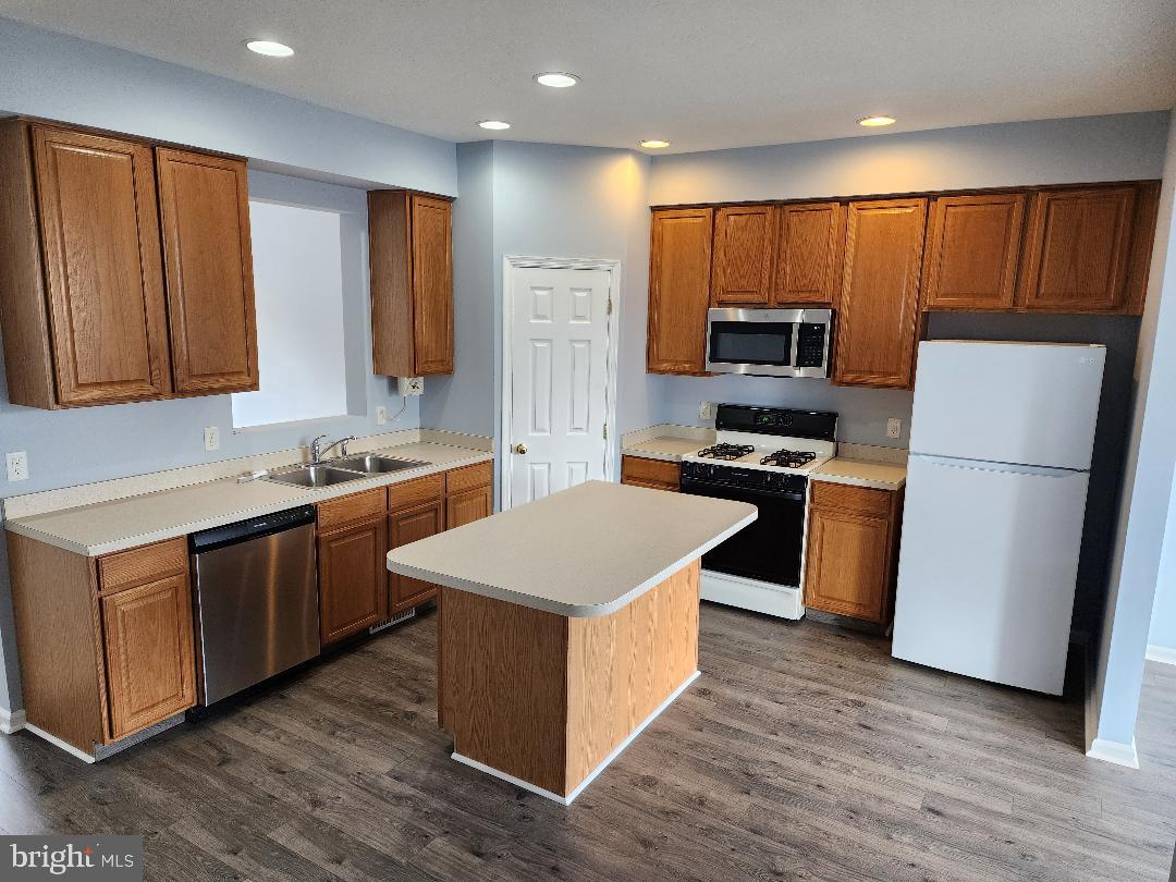 COLONIAL HILLS - Residential