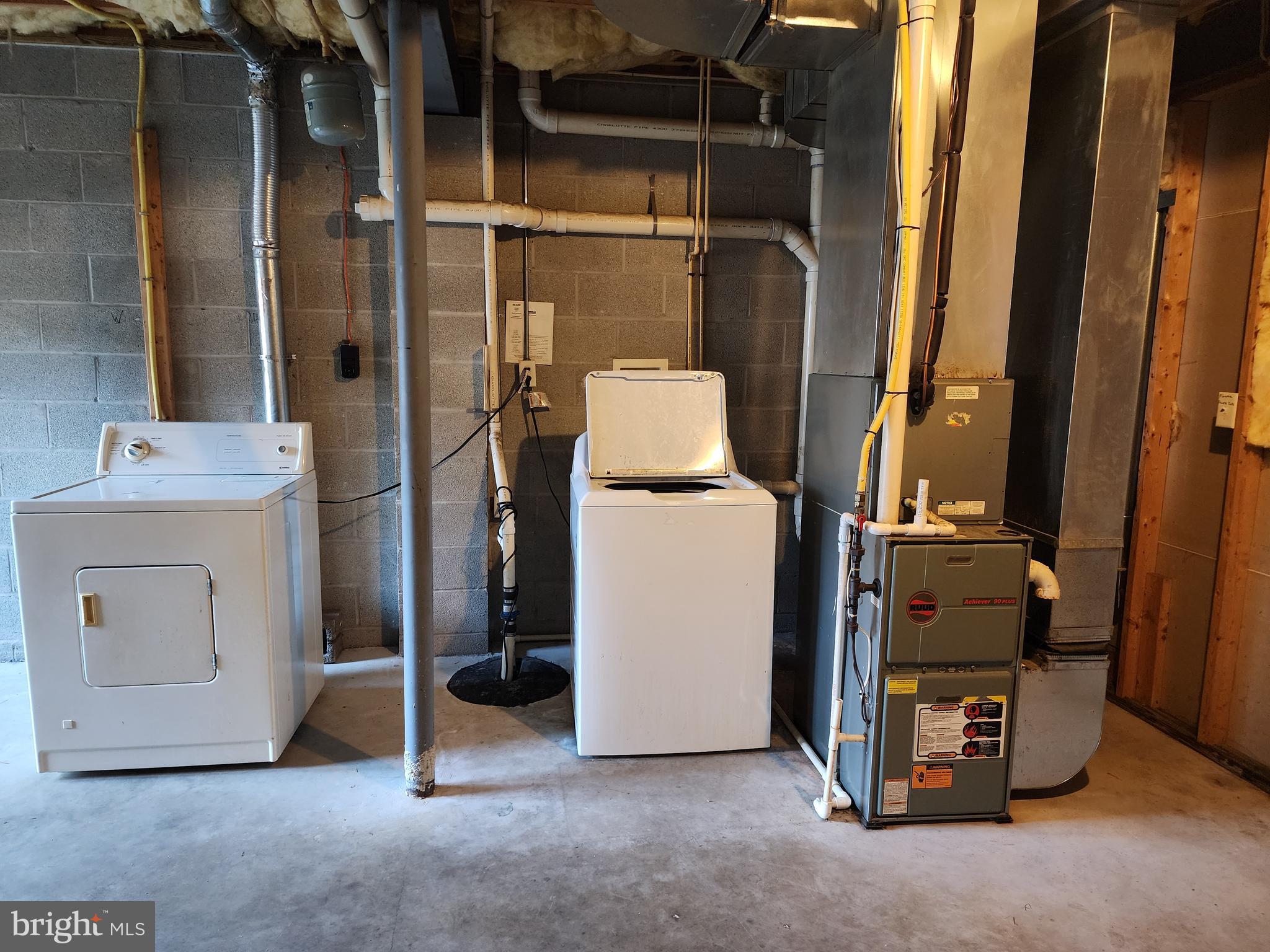 COLONIAL HILLS - Residential