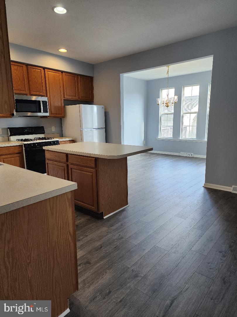 COLONIAL HILLS - Residential