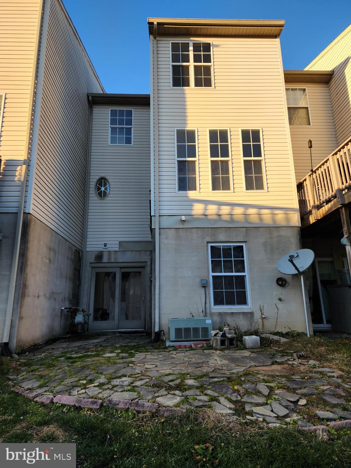 COLONIAL HILLS - Residential