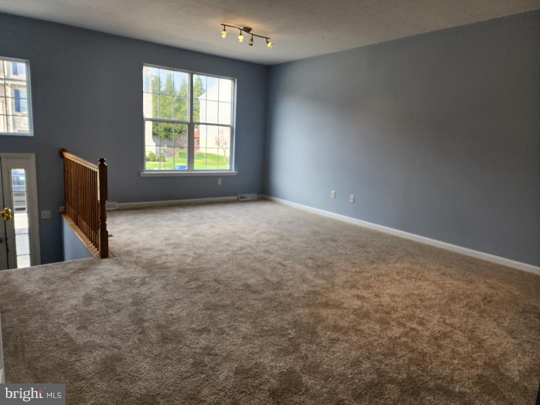 COLONIAL HILLS - Residential