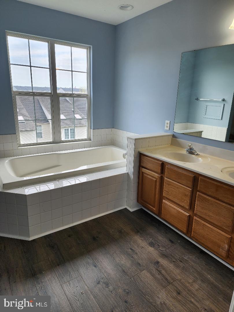 COLONIAL HILLS - Residential