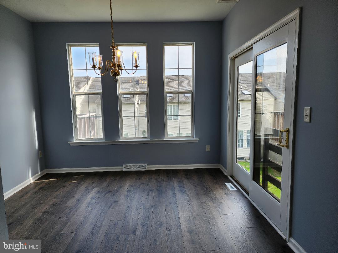 COLONIAL HILLS - Residential