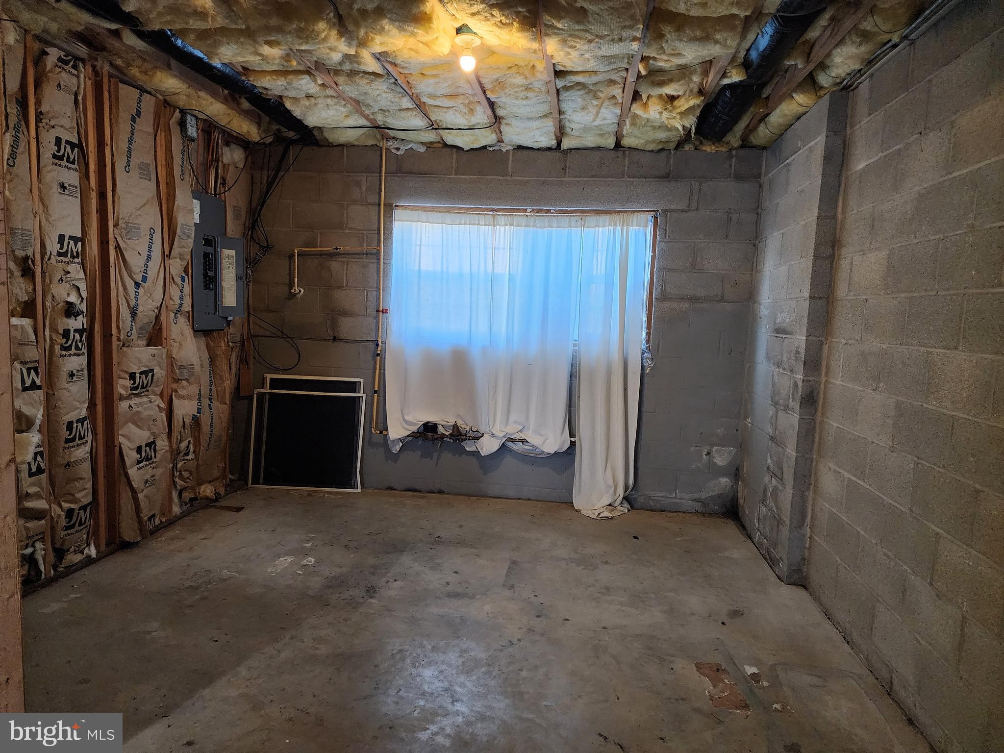 COLONIAL HILLS - Residential