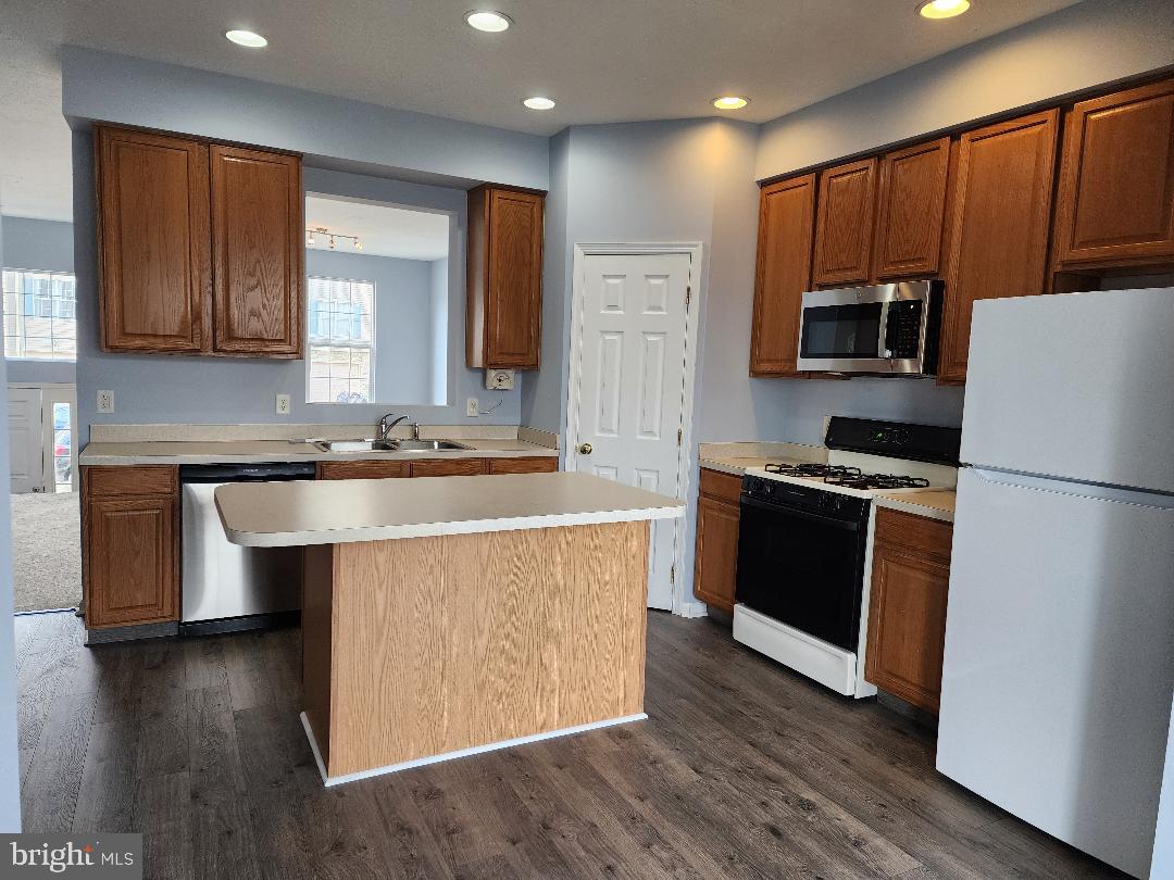 COLONIAL HILLS - Residential