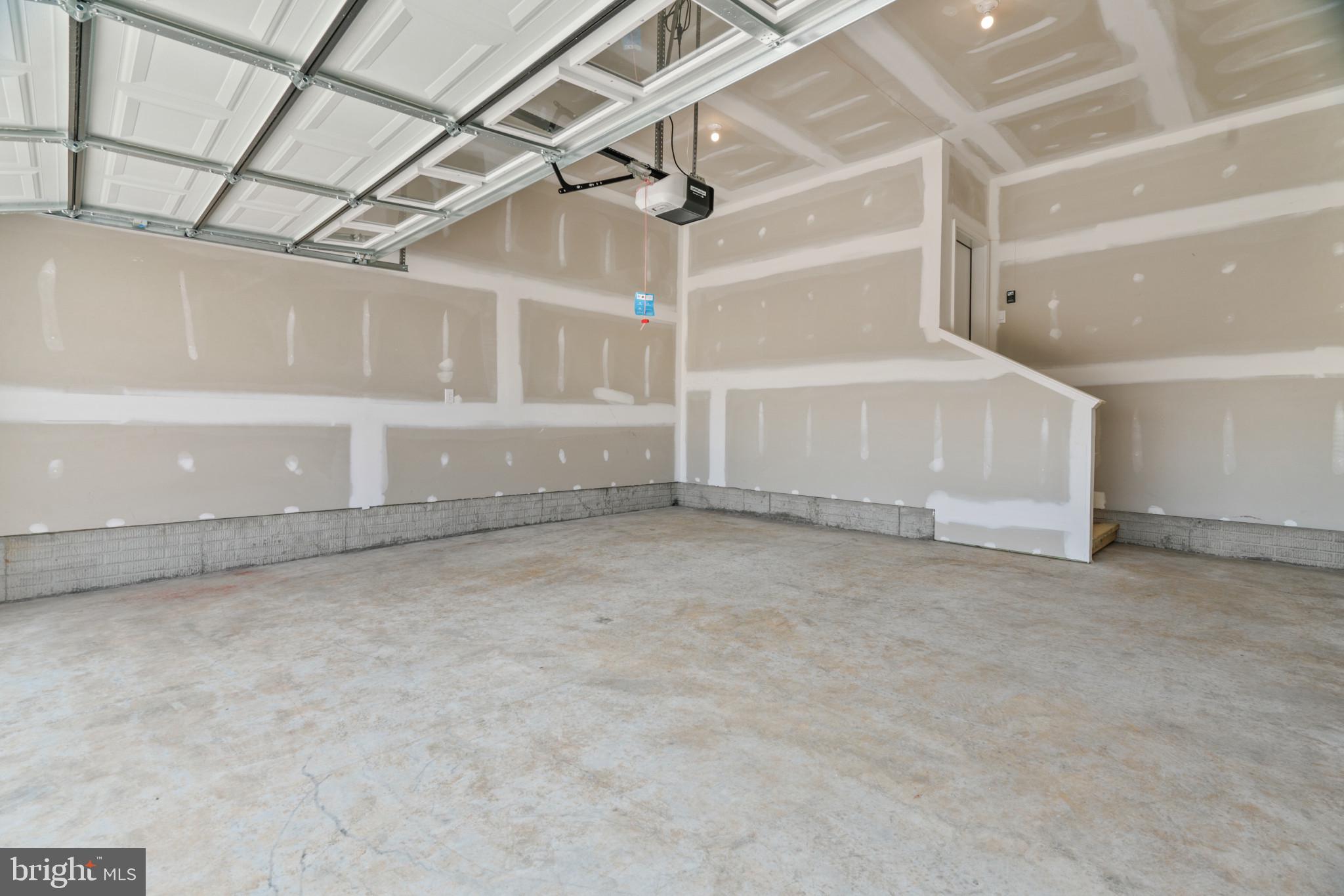 CREEKSIDE ESTATES - Residential