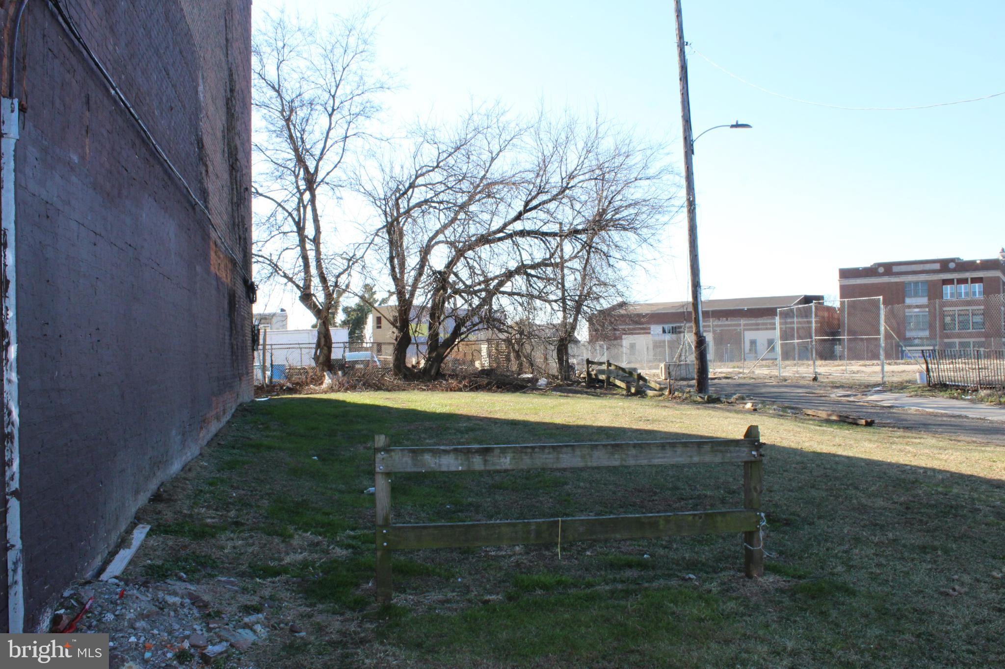 4622 LANCASTER AVENUE