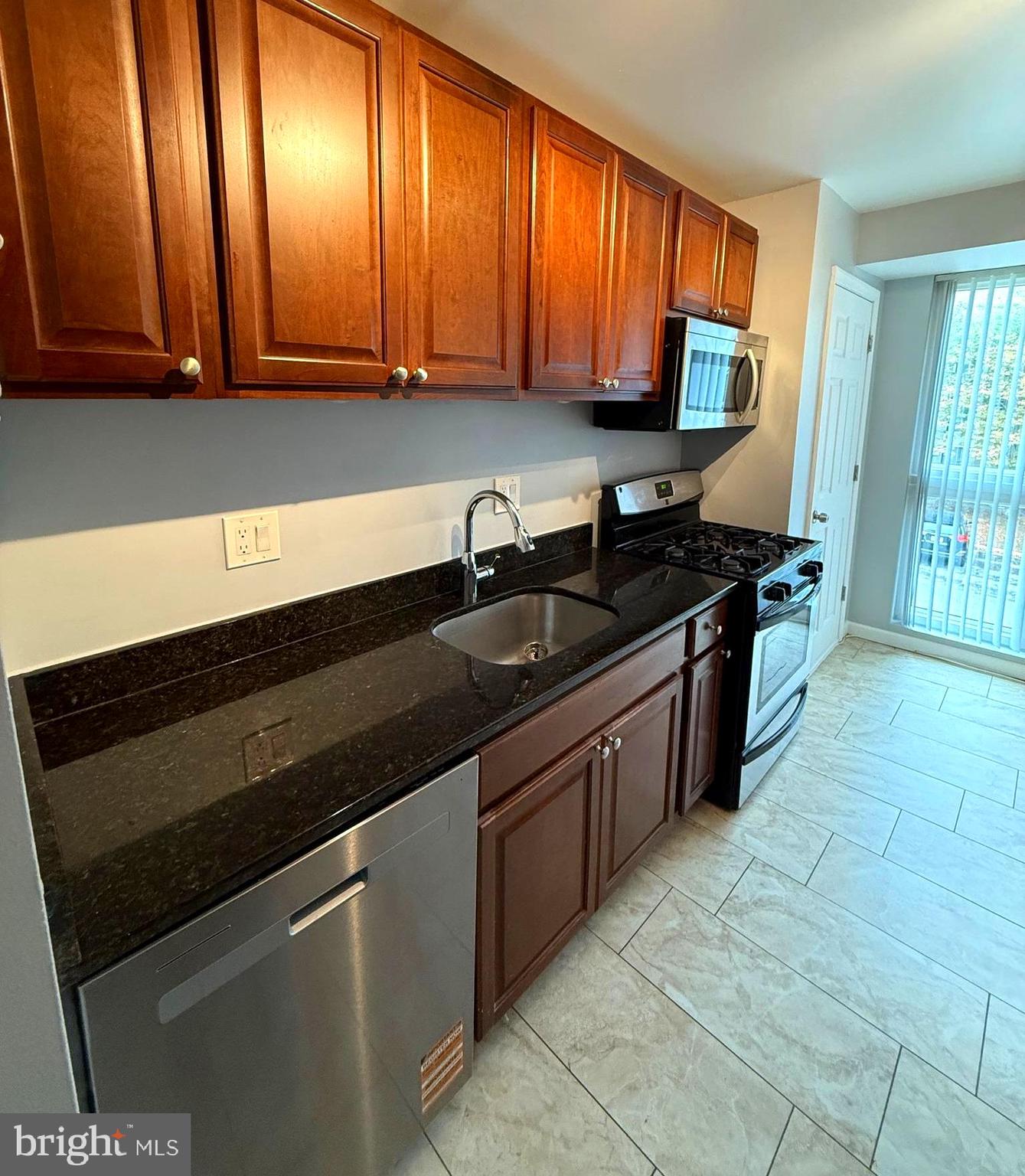 VALLEY PARK CONDOMINIUMS - Residential Lease