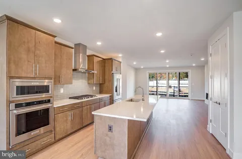 1613 Fellowship Square, Reston, VA MLS: VAFX2236592