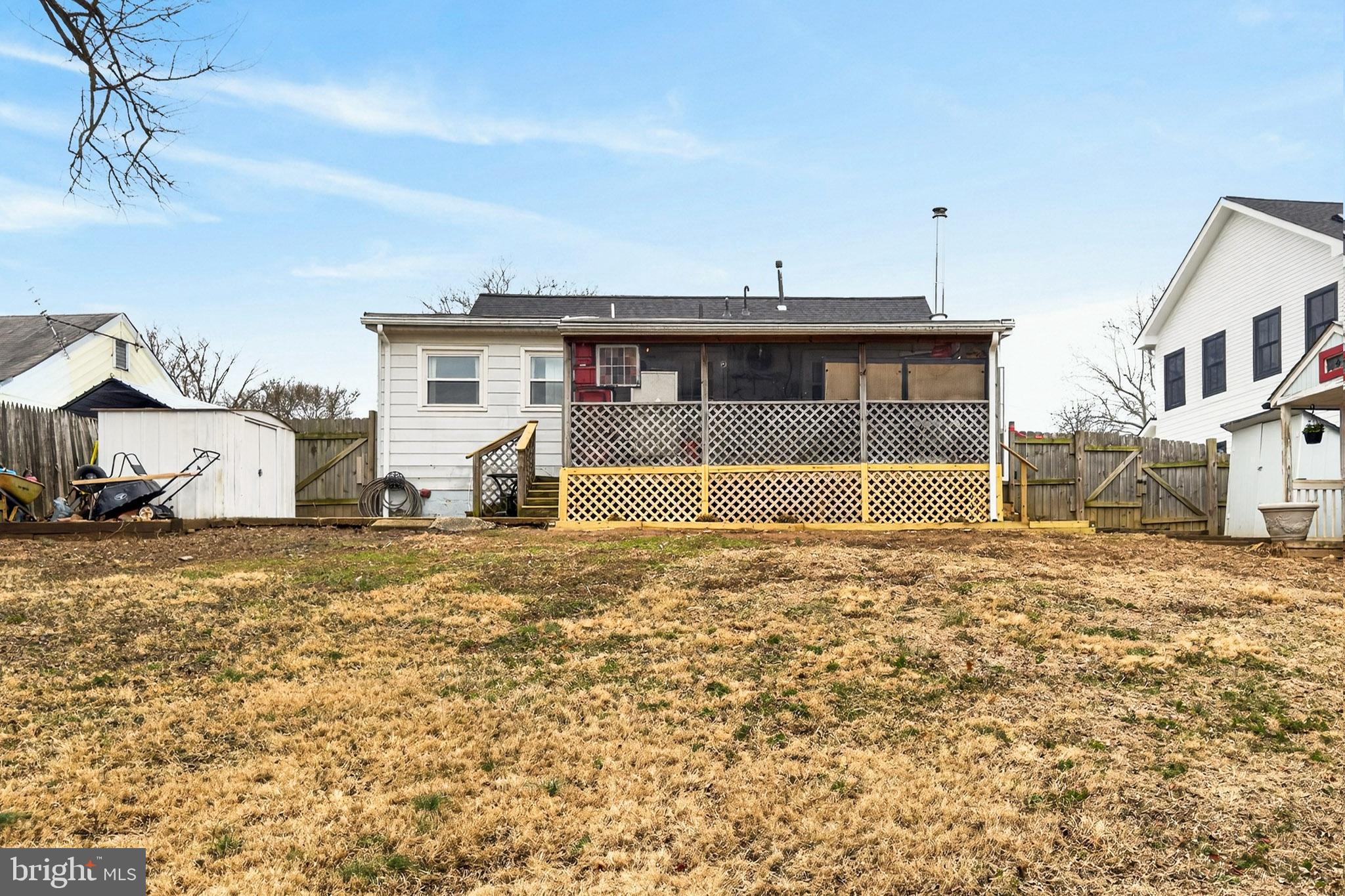 WEST LAWN - Residential