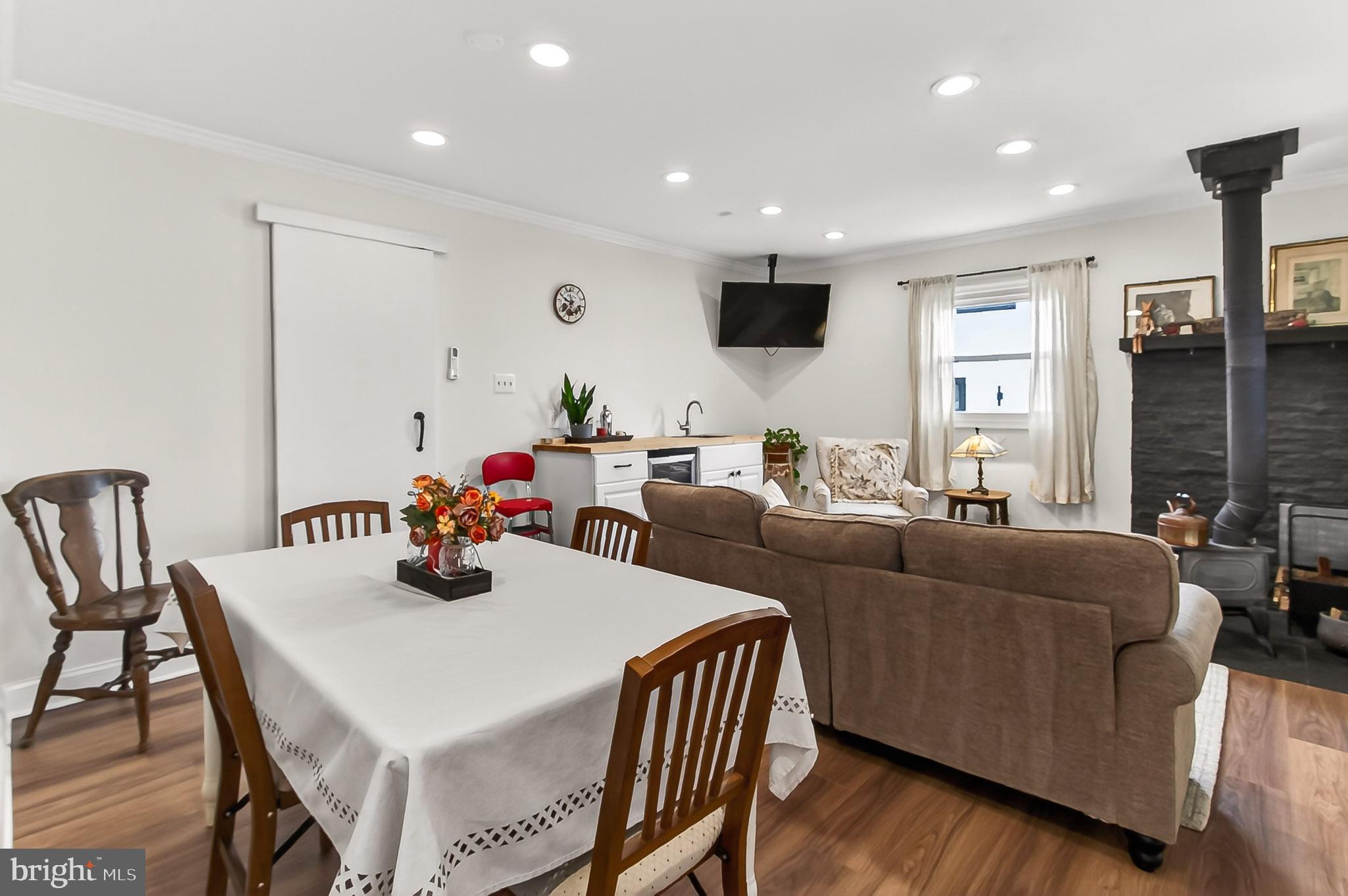 WEST LAWN - Residential