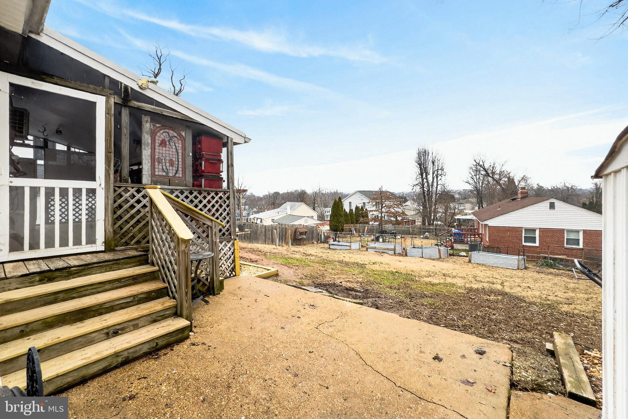 WEST LAWN - Residential