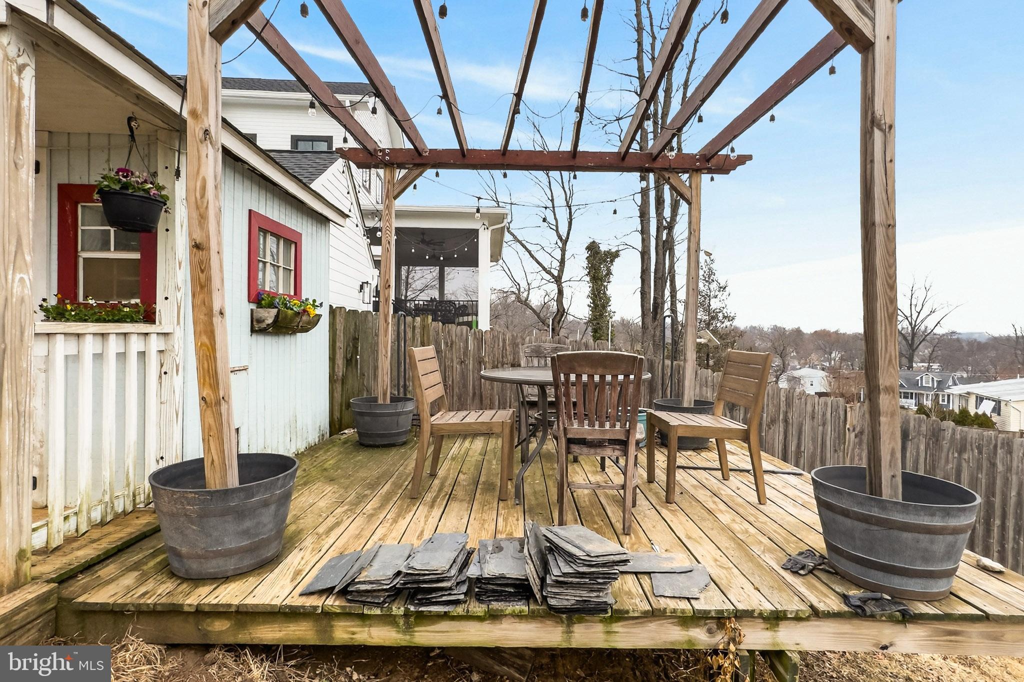 WEST LAWN - Residential