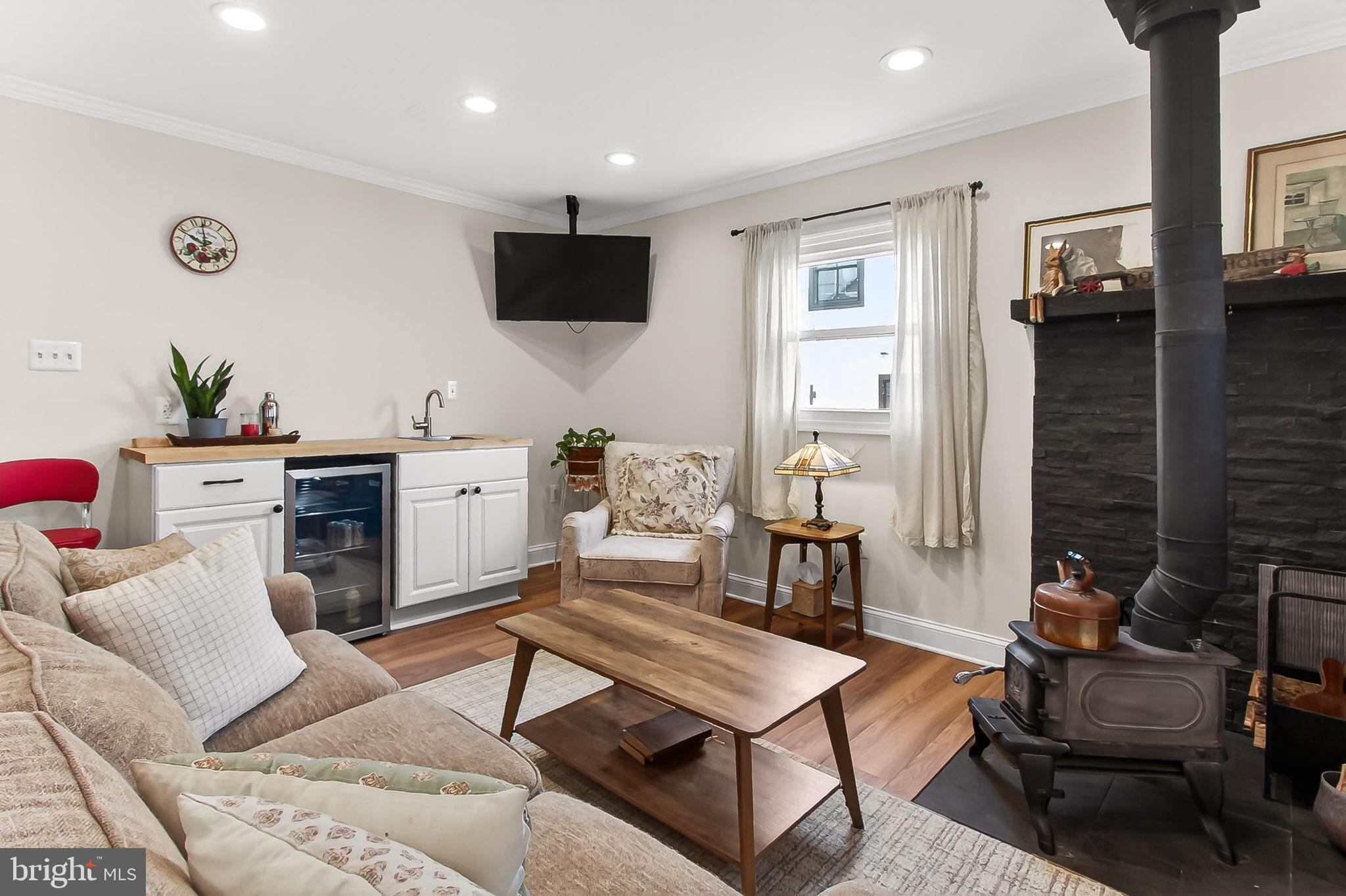 WEST LAWN - Residential