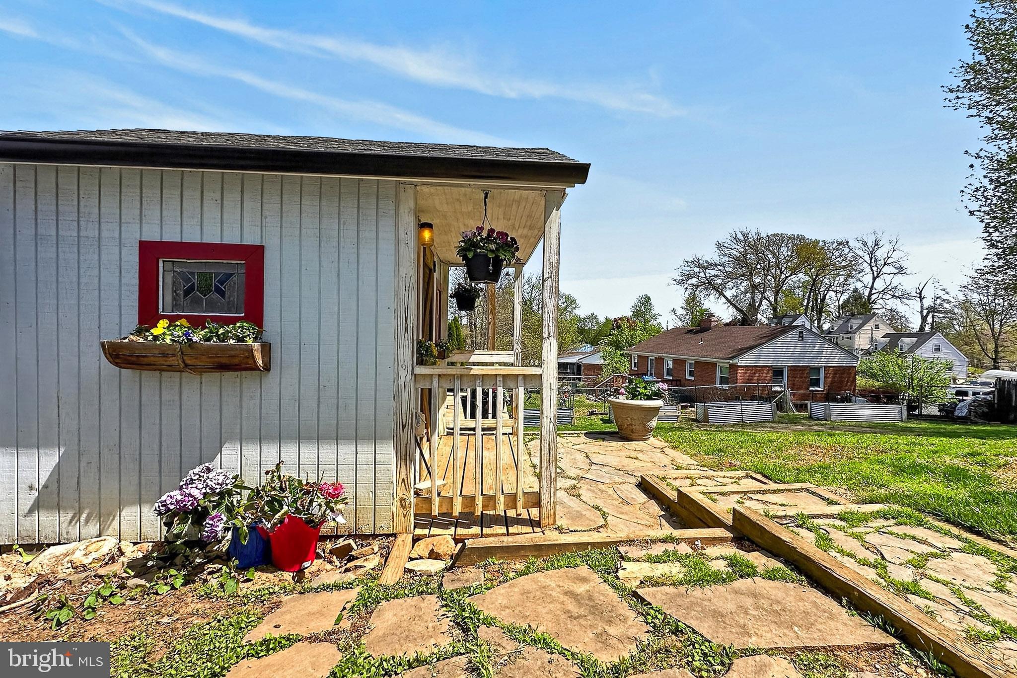 WEST LAWN - Residential