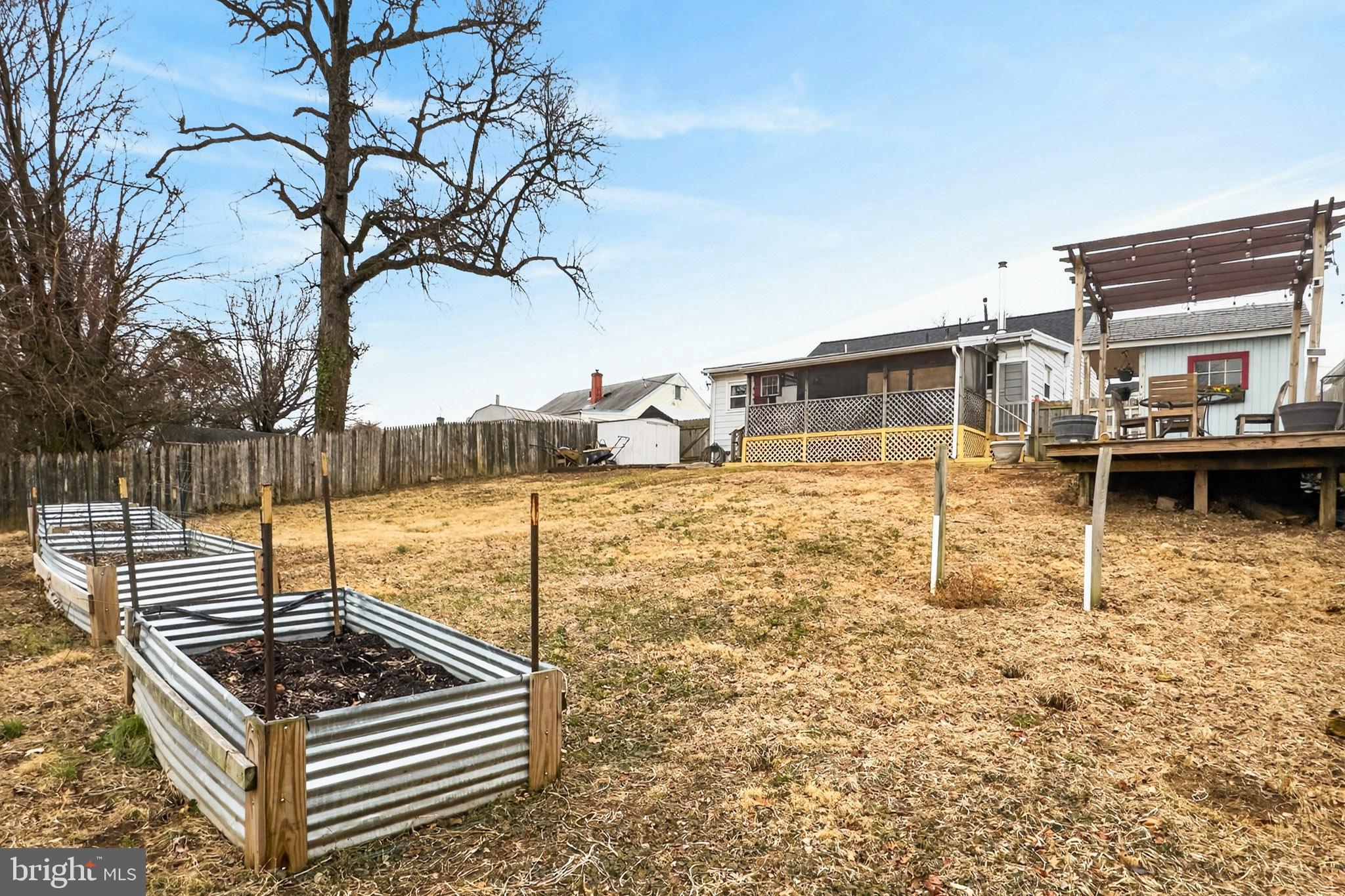 WEST LAWN - Residential