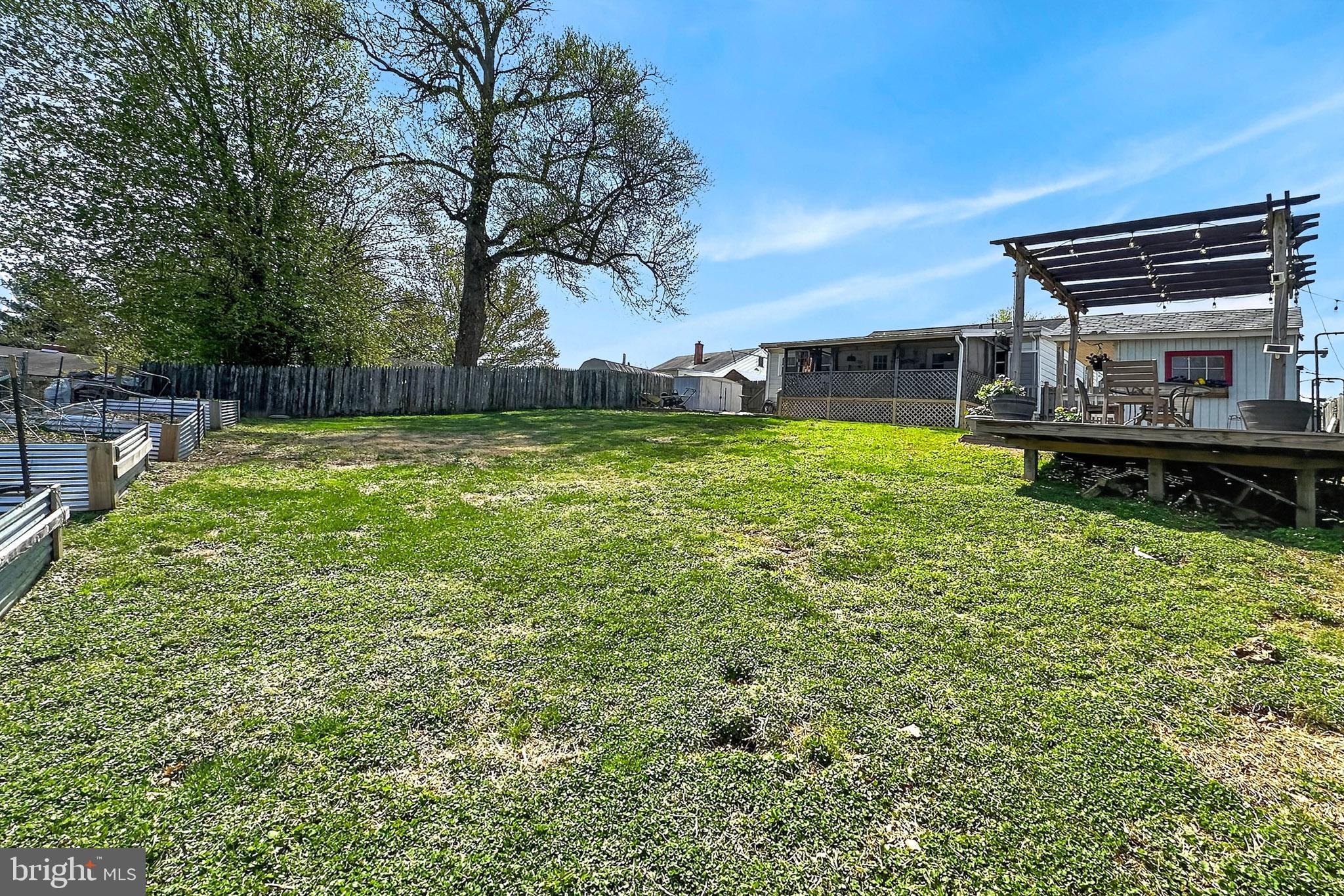 WEST LAWN - Residential