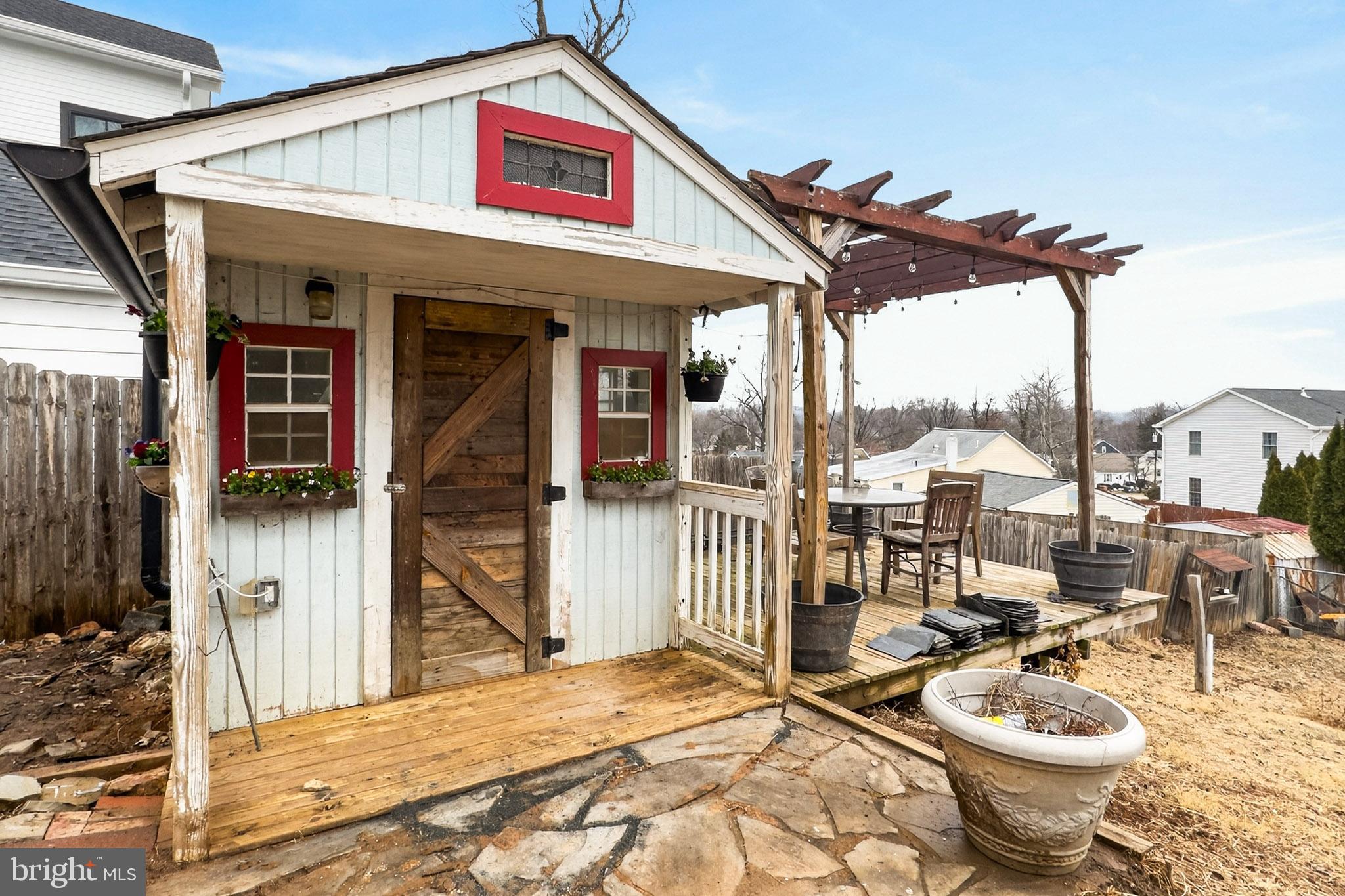 WEST LAWN - Residential