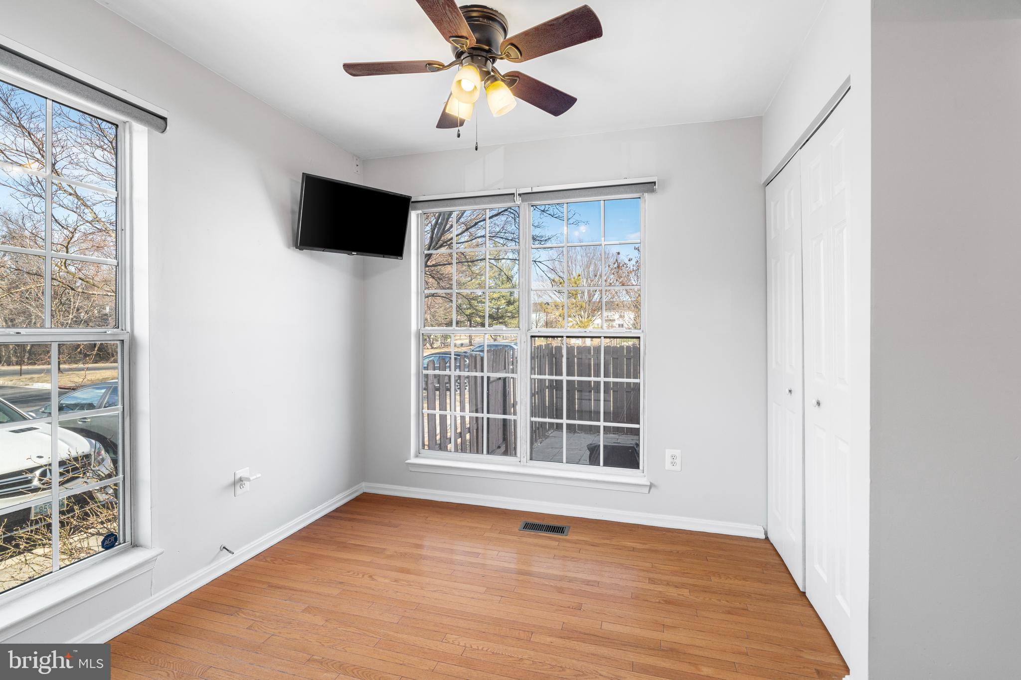 SEVEN OAKS - Residential