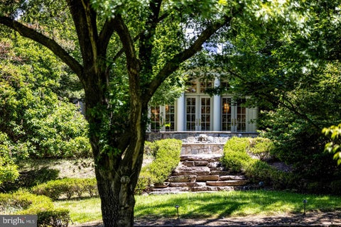 Homes For Sale - 9324 Georgetown Pike<br/> GREAT FALLS, VA 22066