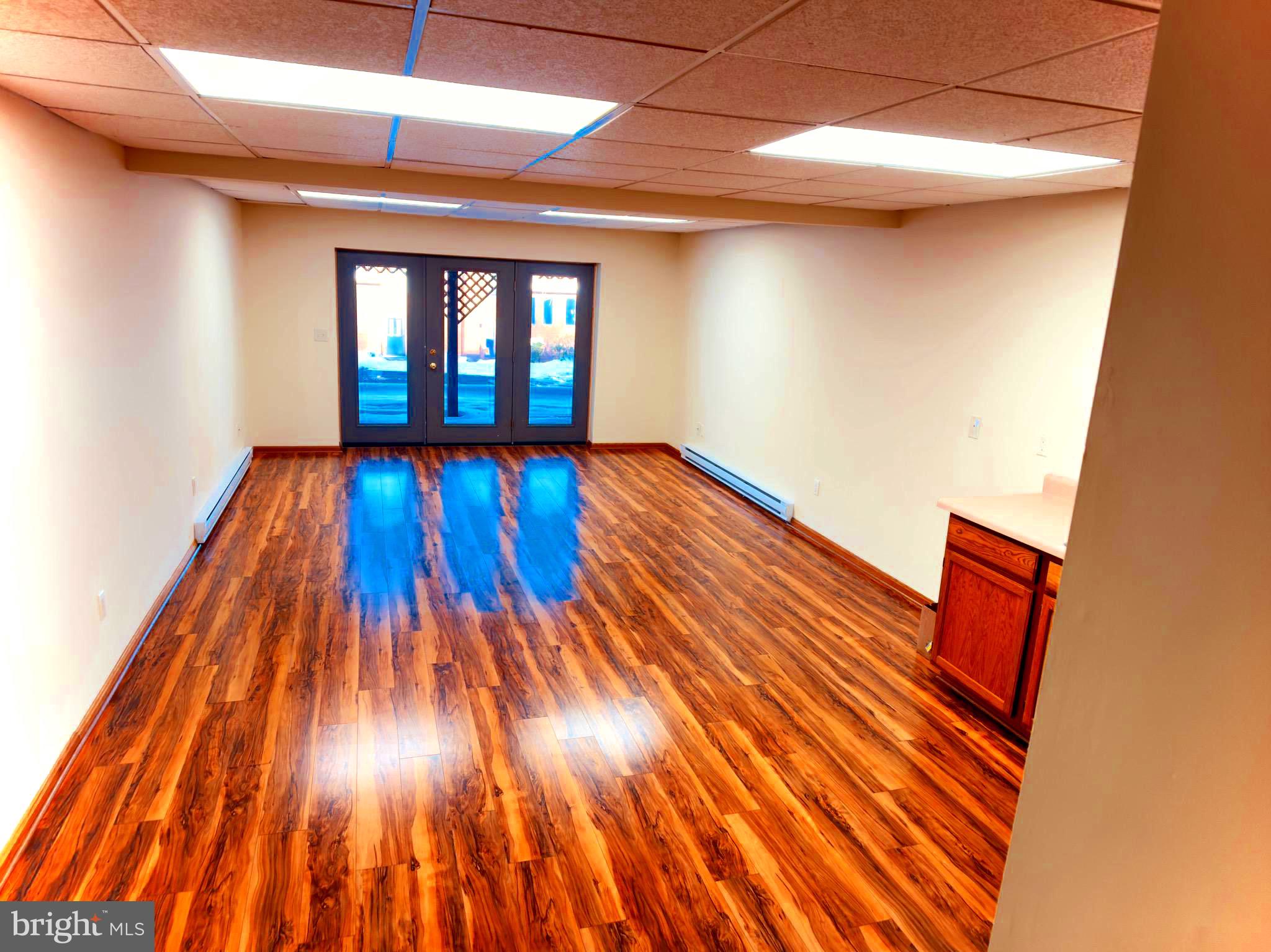 LAUREL BROOK - Residential