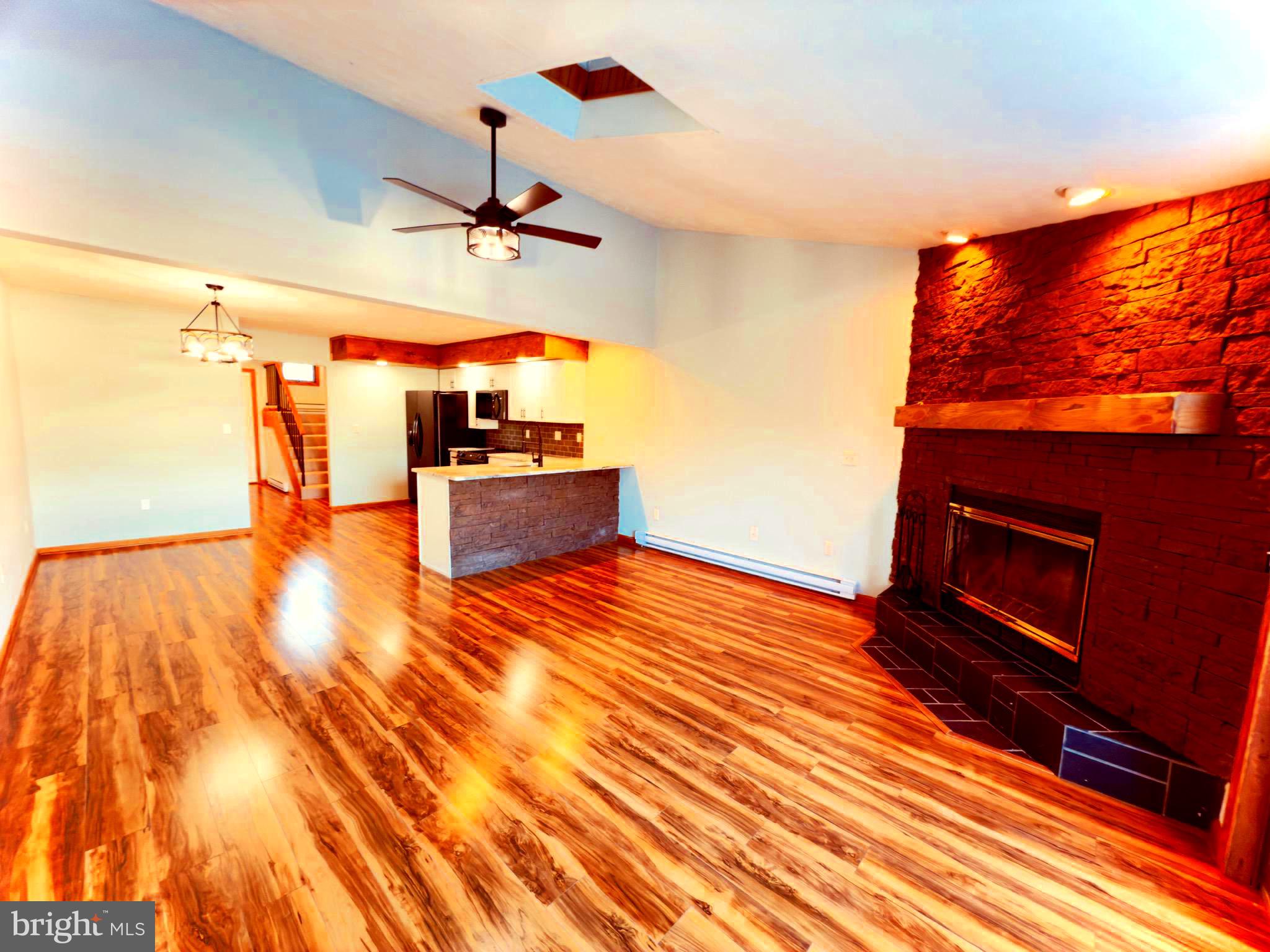 LAUREL BROOK - Residential