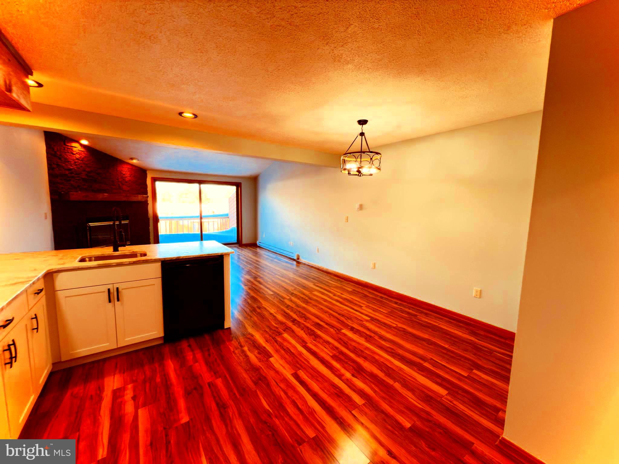 LAUREL BROOK - Residential