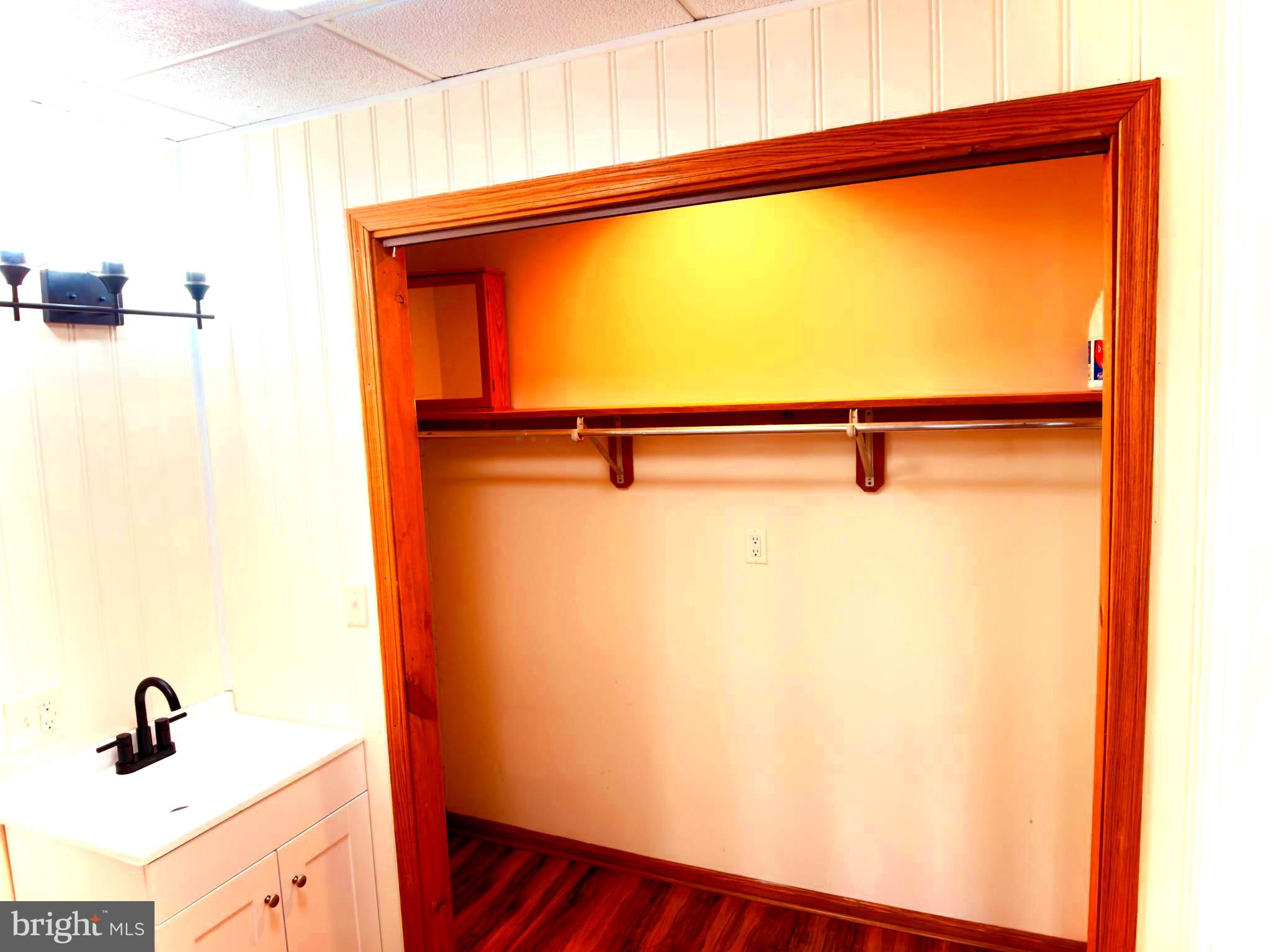 LAUREL BROOK - Residential