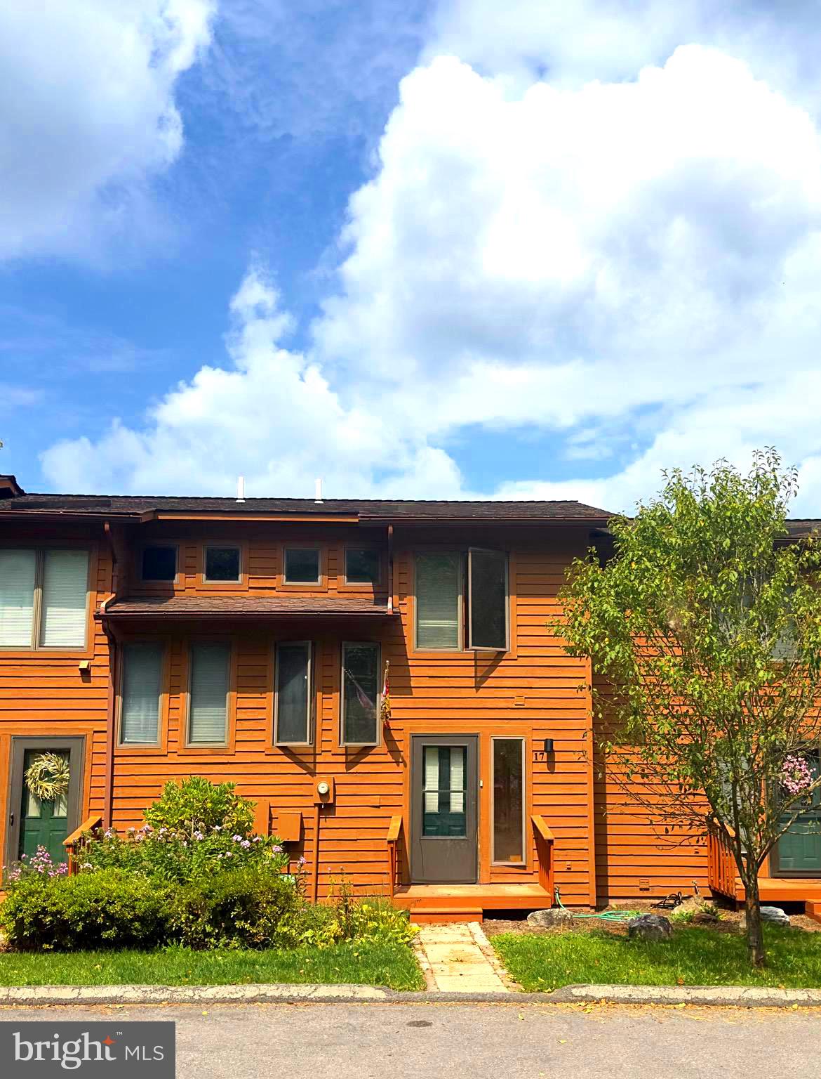 LAUREL BROOK - Residential