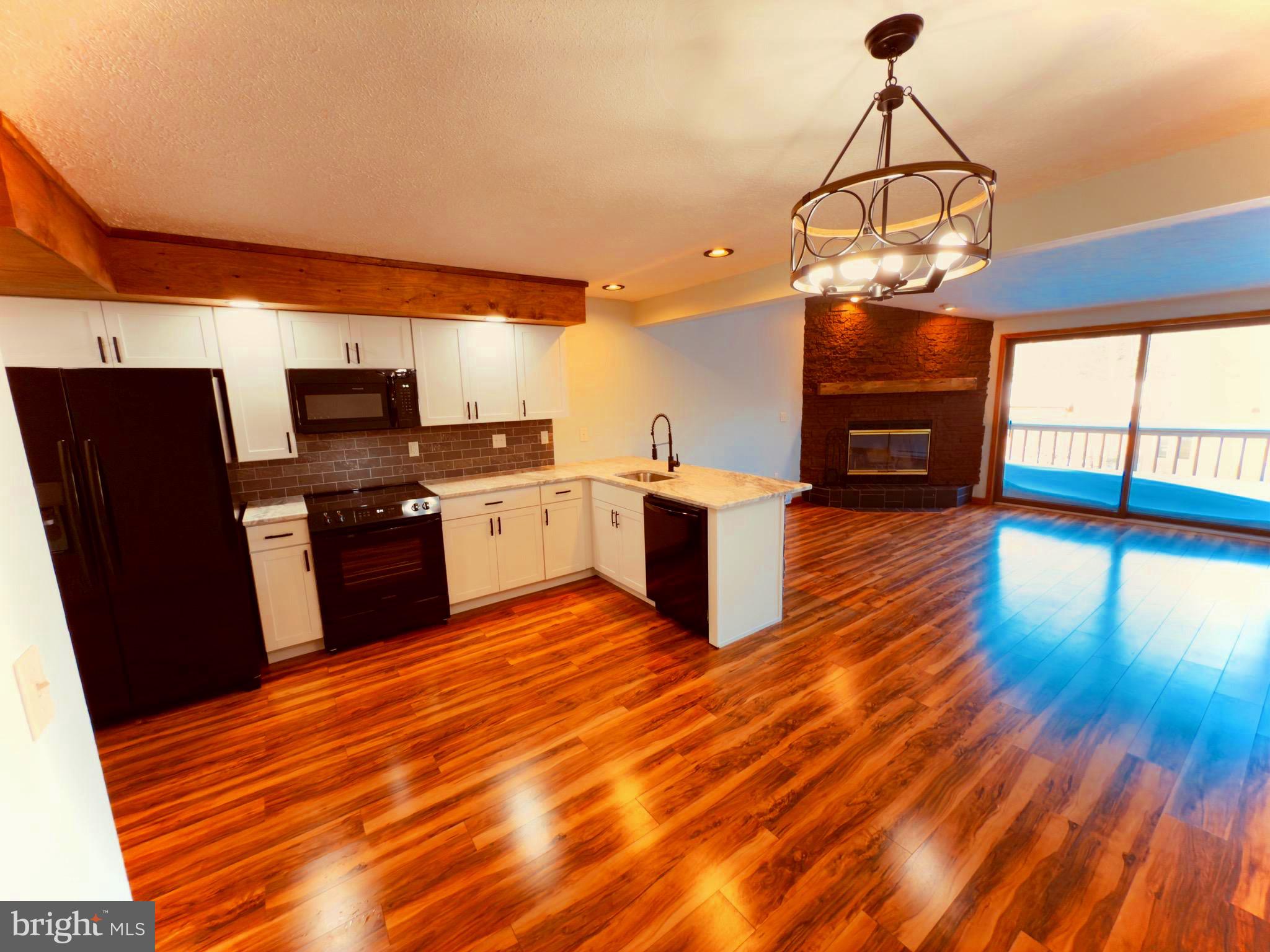 LAUREL BROOK - Residential