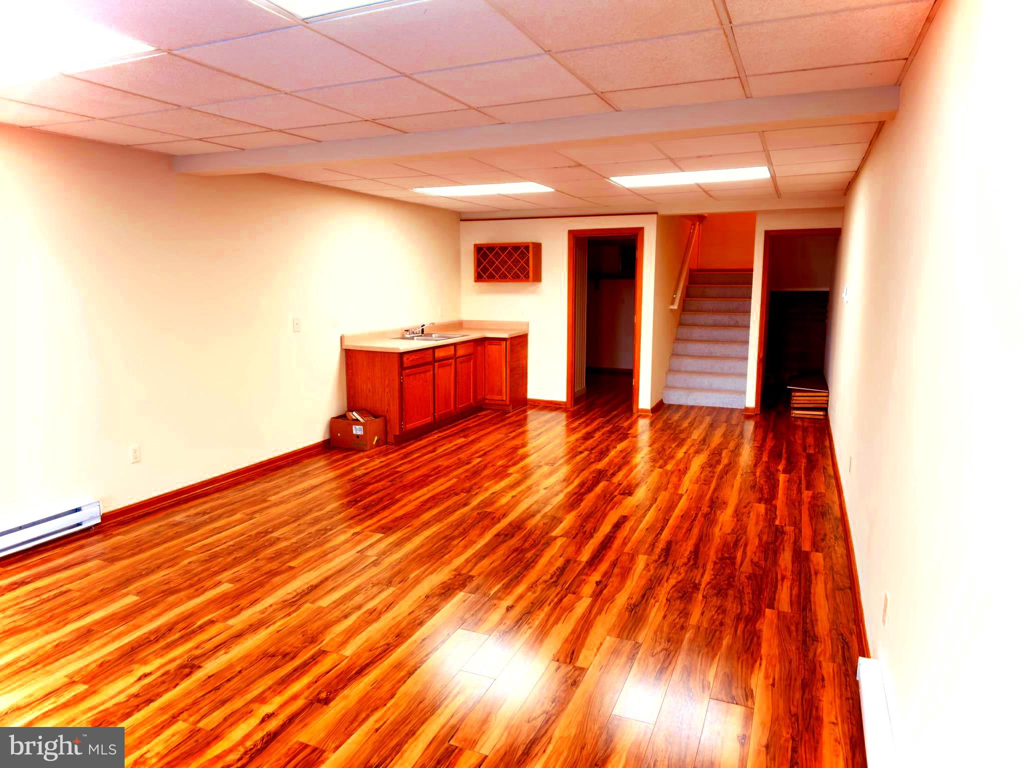 LAUREL BROOK - Residential