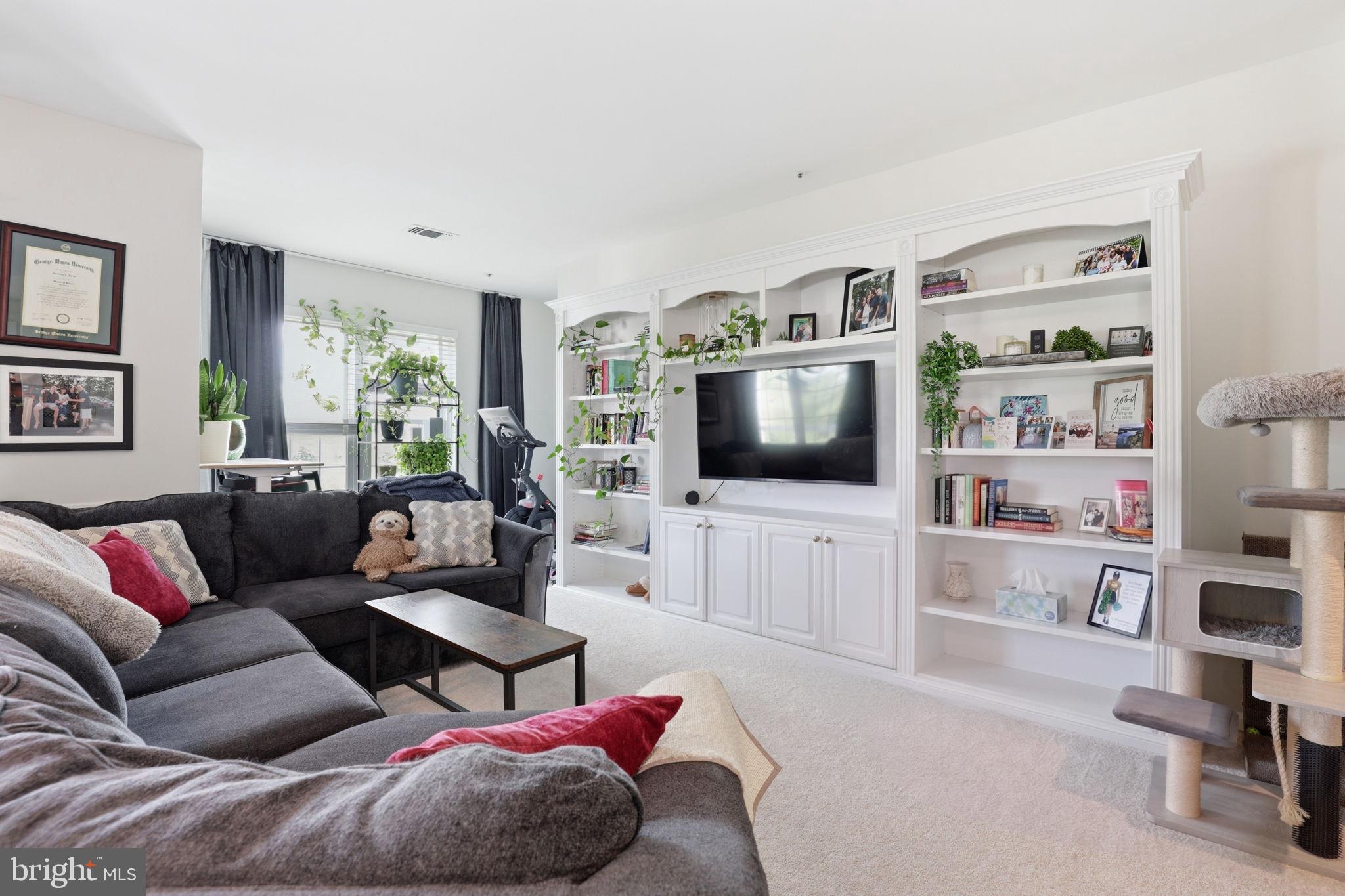 277 S PICKETT STREET 302