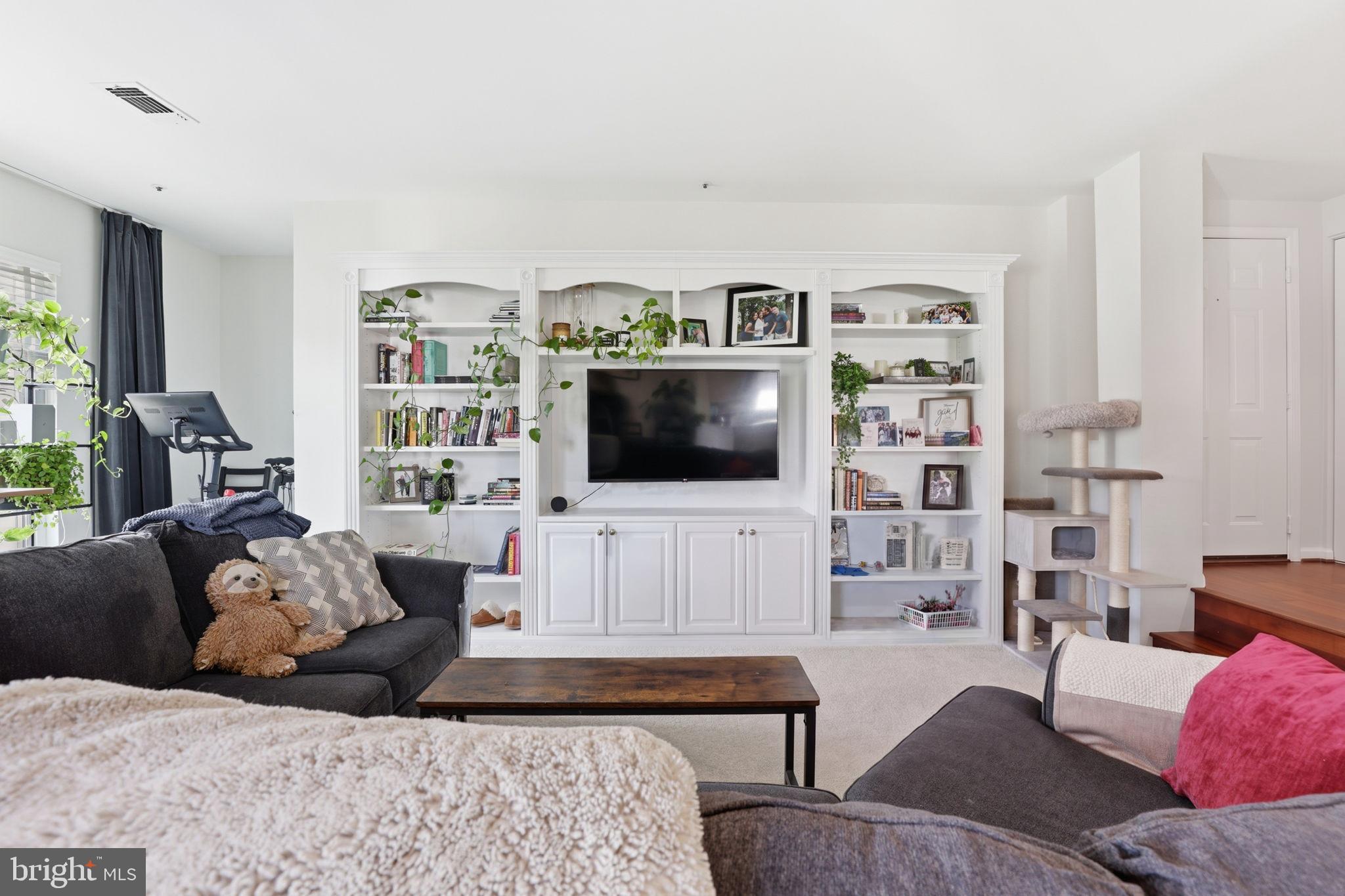 277 S PICKETT STREET 302