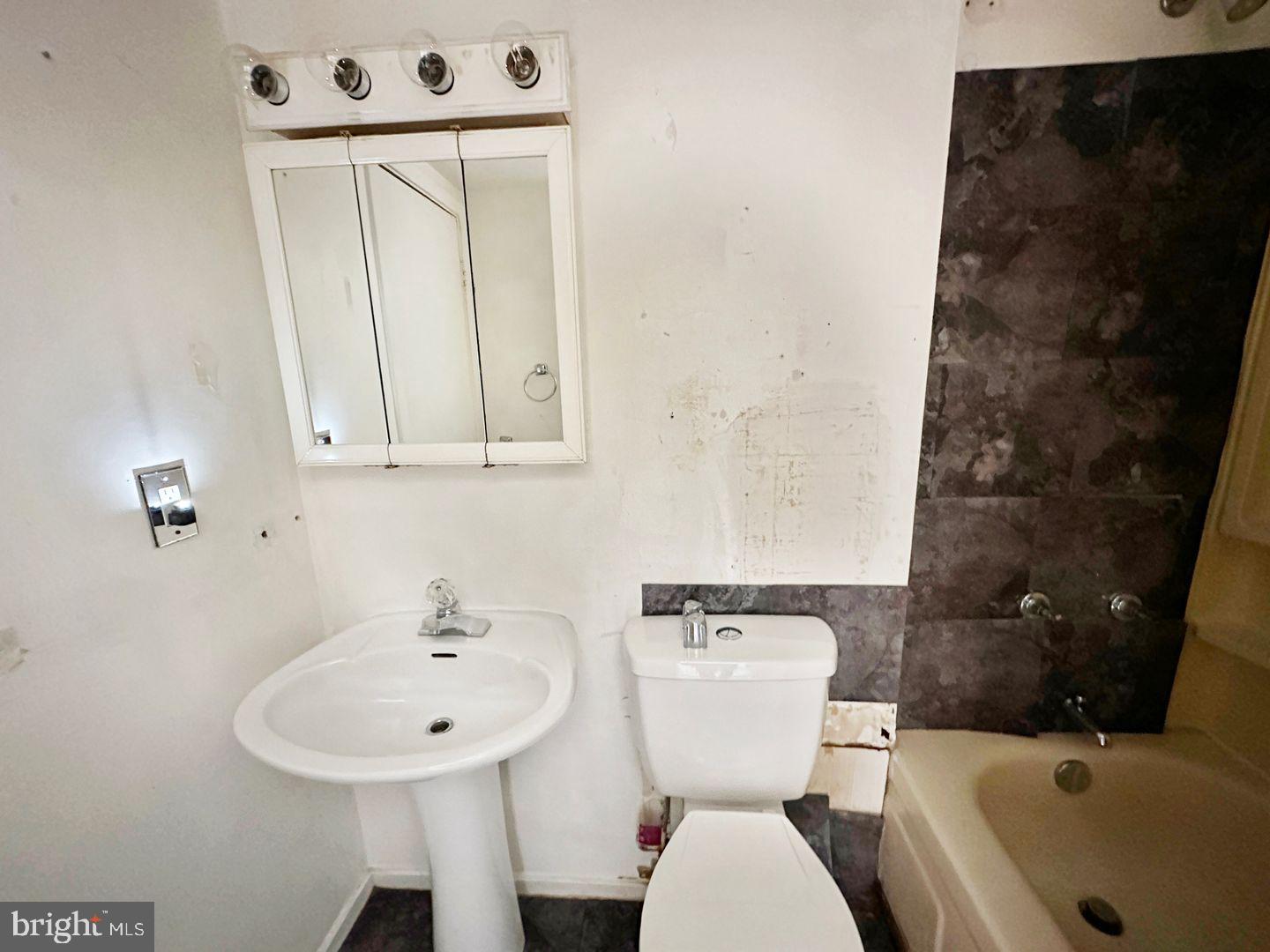 WOODSIDE SQUARE - Residential