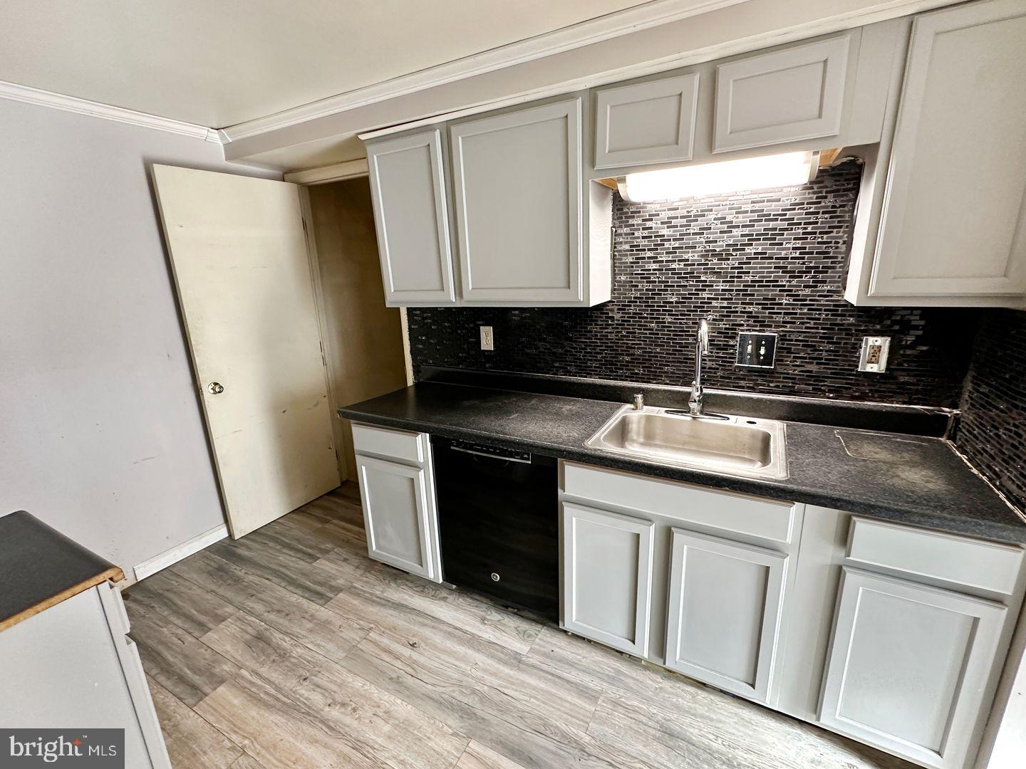 WOODSIDE SQUARE - Residential