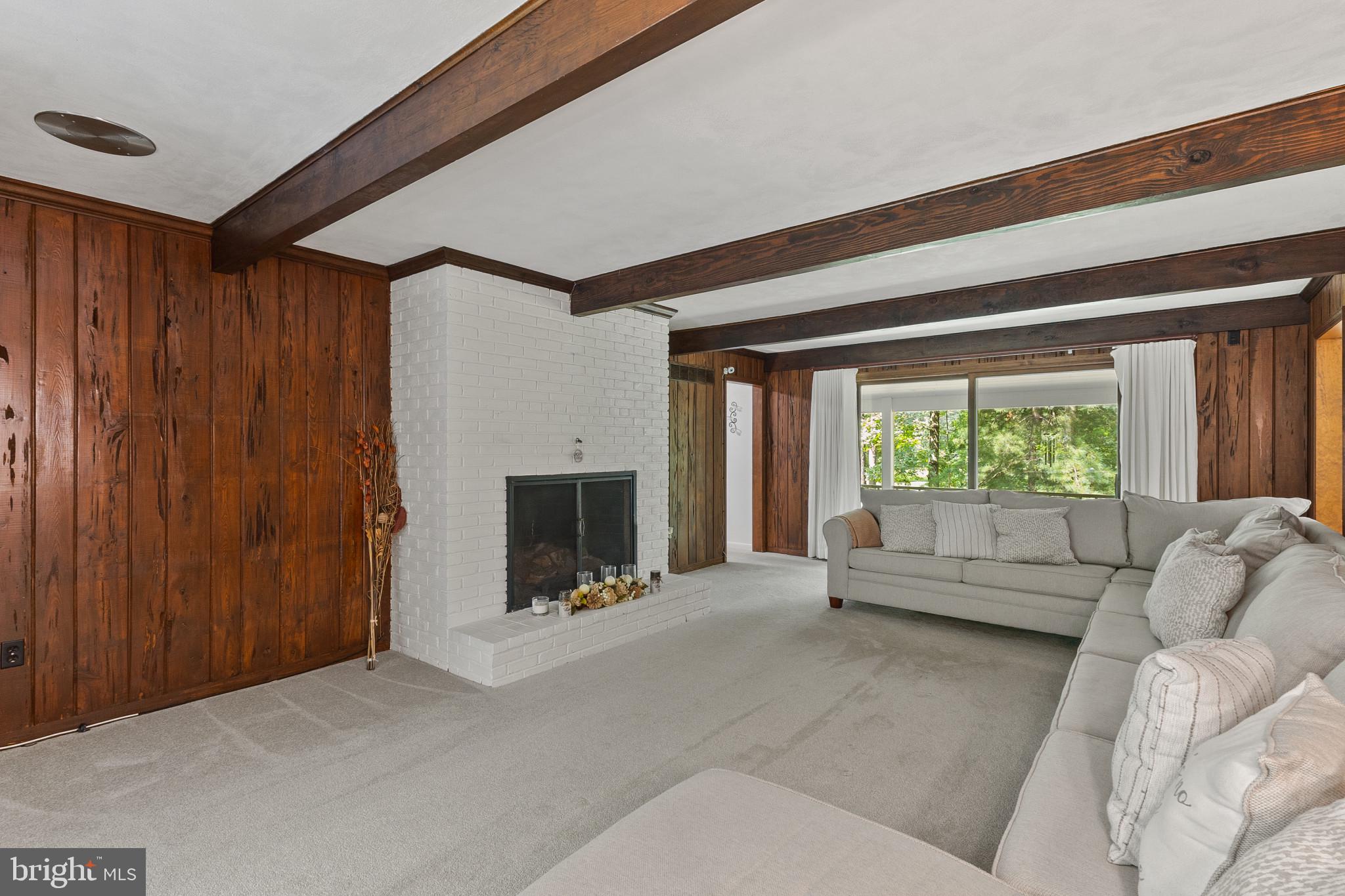 FOX HALL WEST - Residential