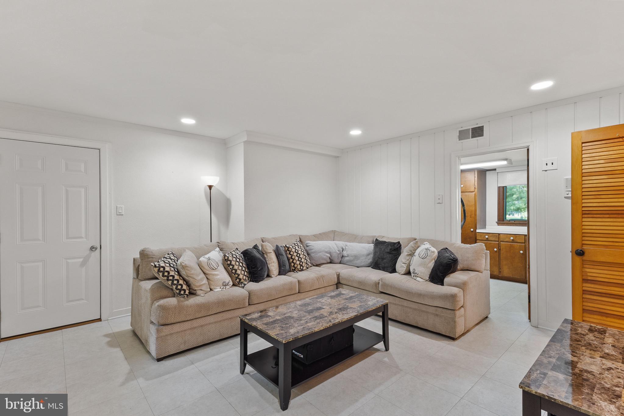 FOX HALL WEST - Residential