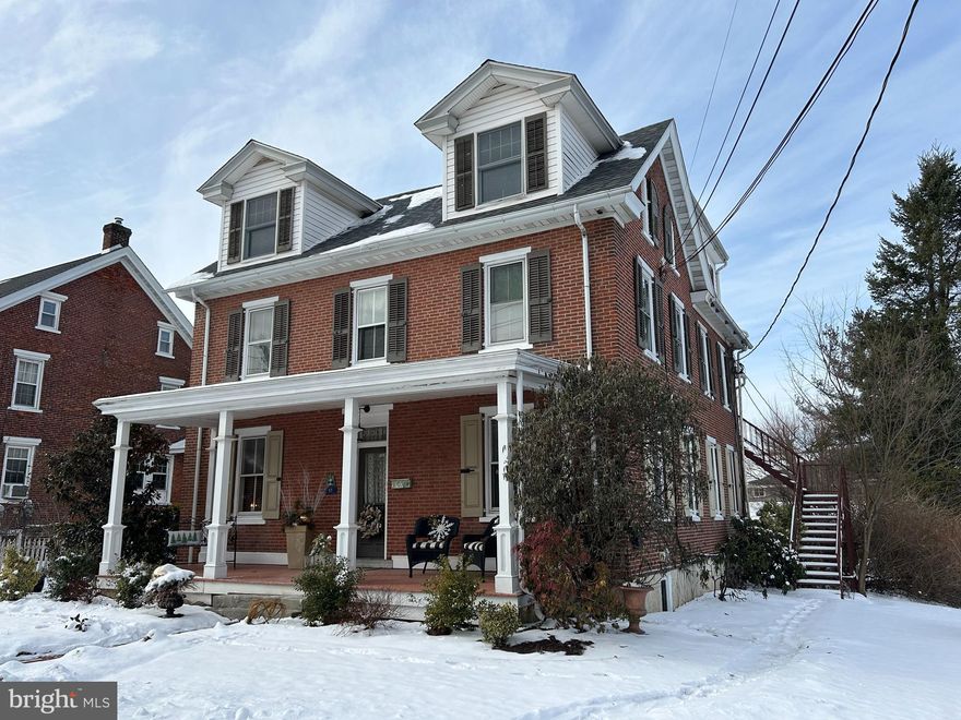 Interior pictures coming 3/5/25.  Charming third floor apartment with 2 bedrooms, one full bath.  Full kitchen opens to living room. On street parking.  Located in Souderton Boro near the park, swimming pool and commuter roads.
Do not submit a Rentspree application without checking availability first.  

Thank you!