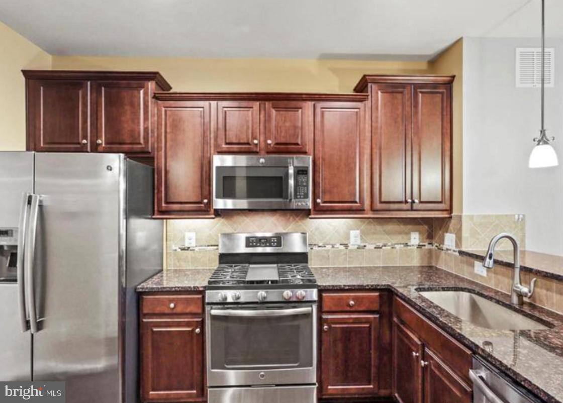 DANE RIDGE CONDO - Residential Lease