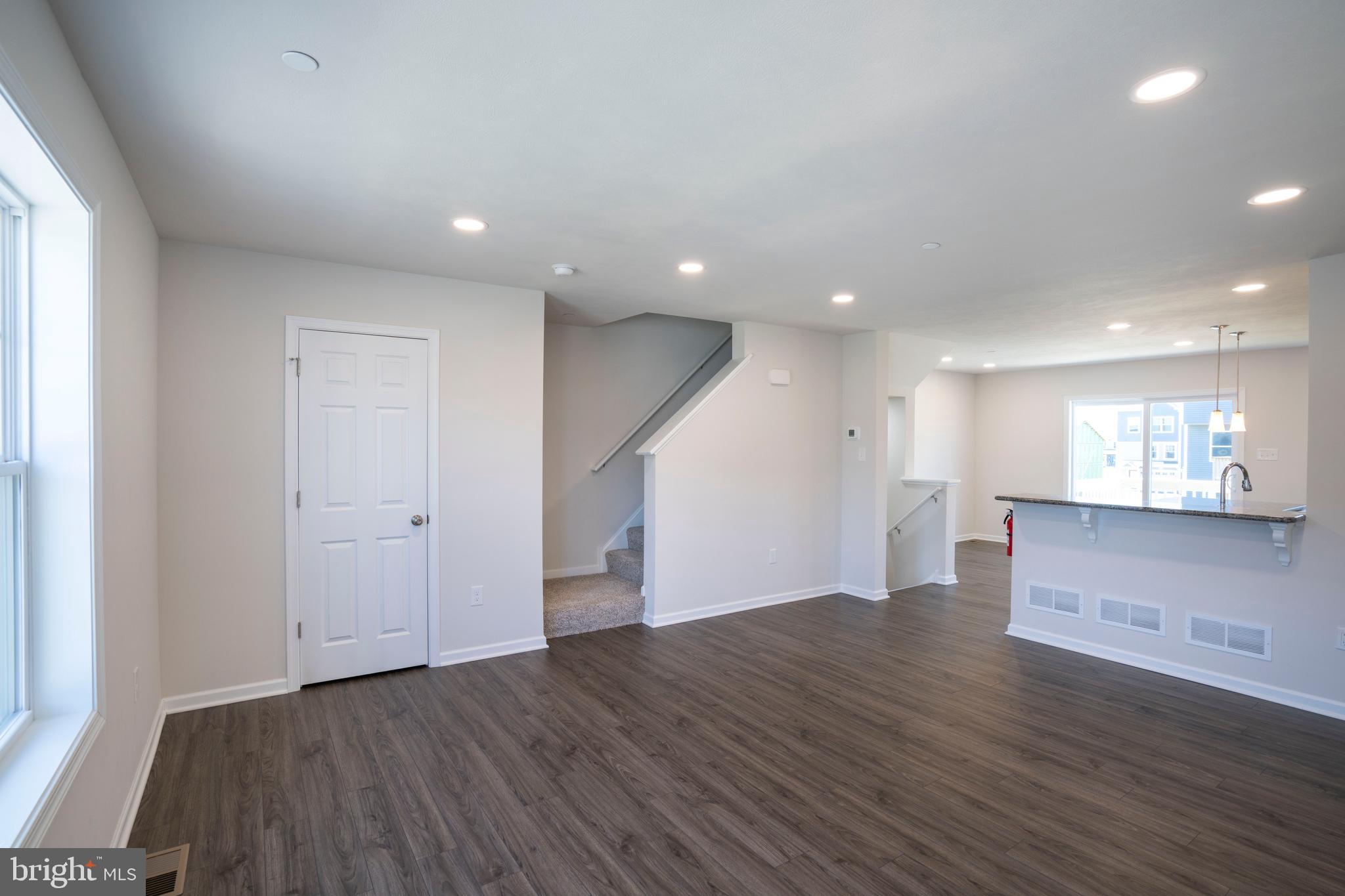 GRAYS POINTE - Residential