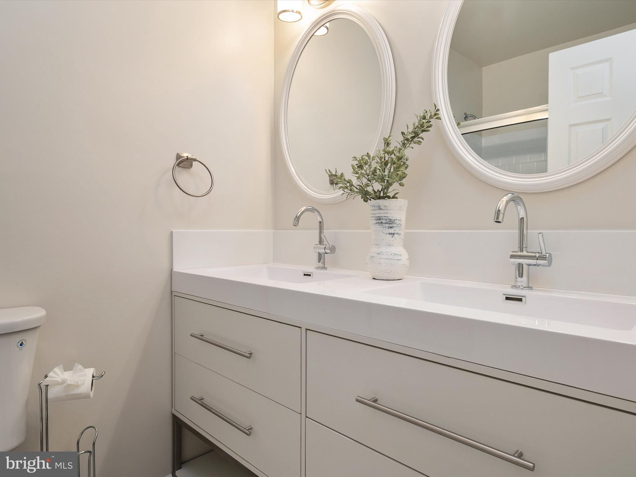 BAY HILLS - COLONIAL RIDGE - Residential