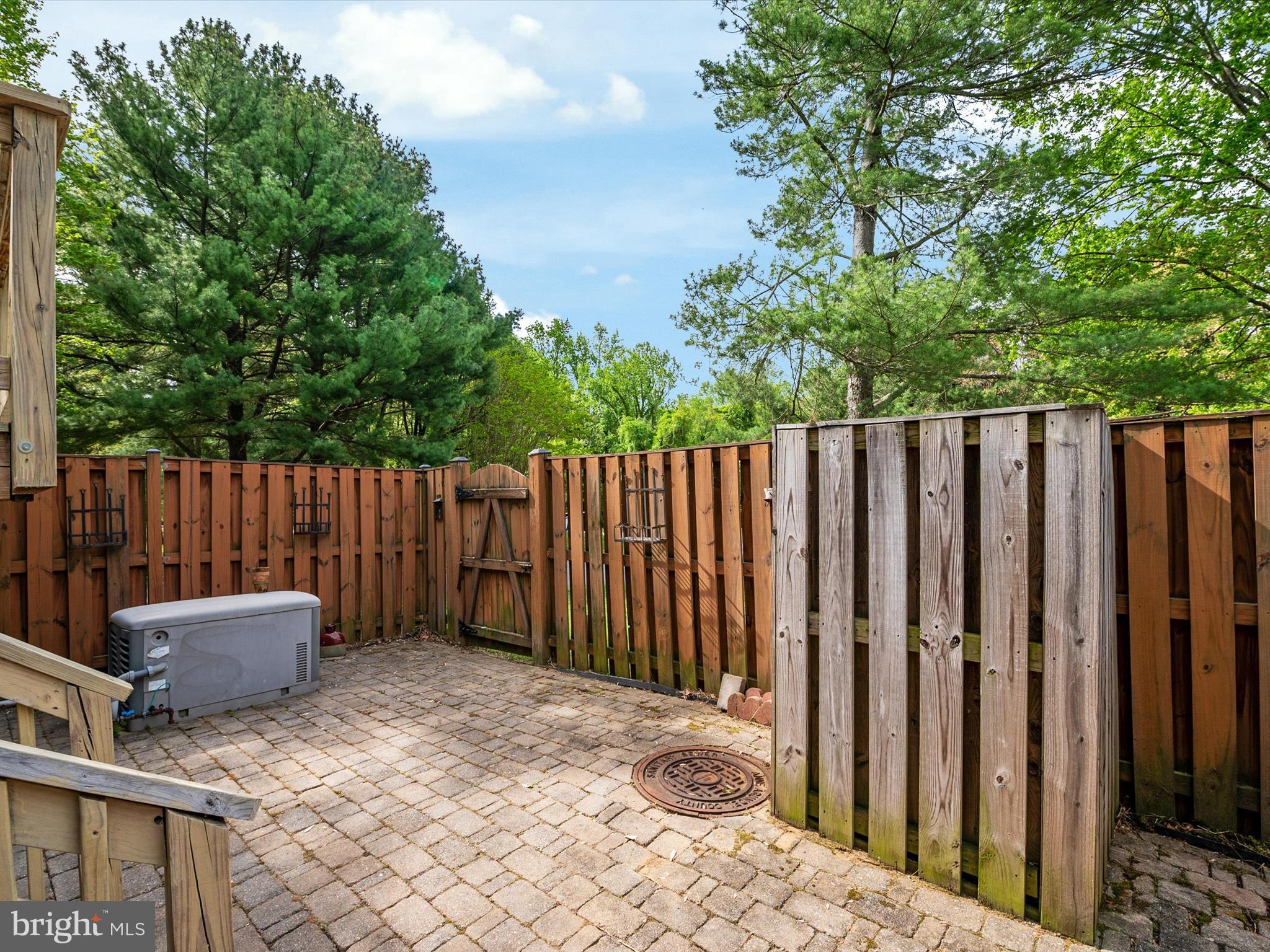 BAY HILLS - COLONIAL RIDGE - Residential