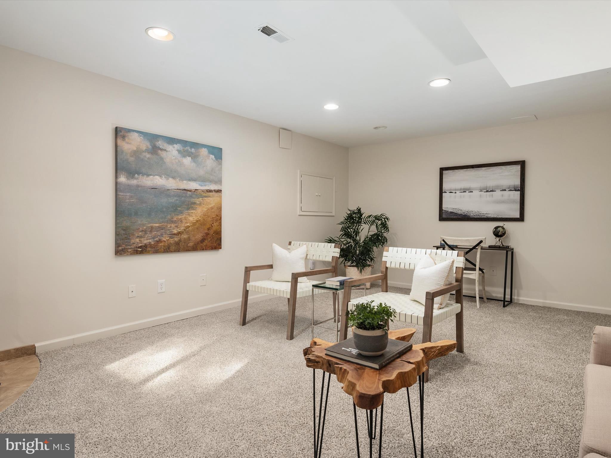 BAY HILLS - COLONIAL RIDGE - Residential