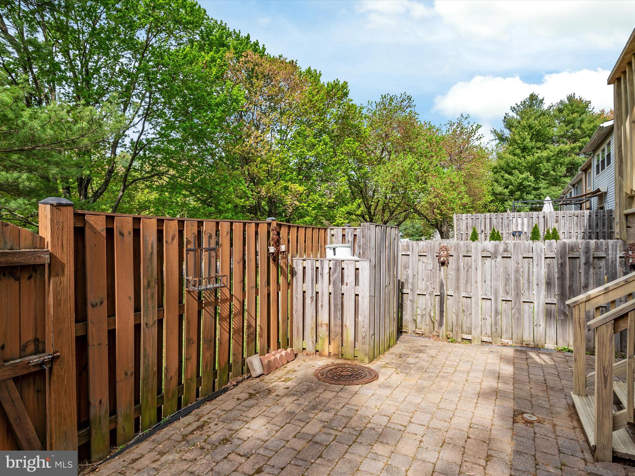 BAY HILLS - COLONIAL RIDGE - Residential